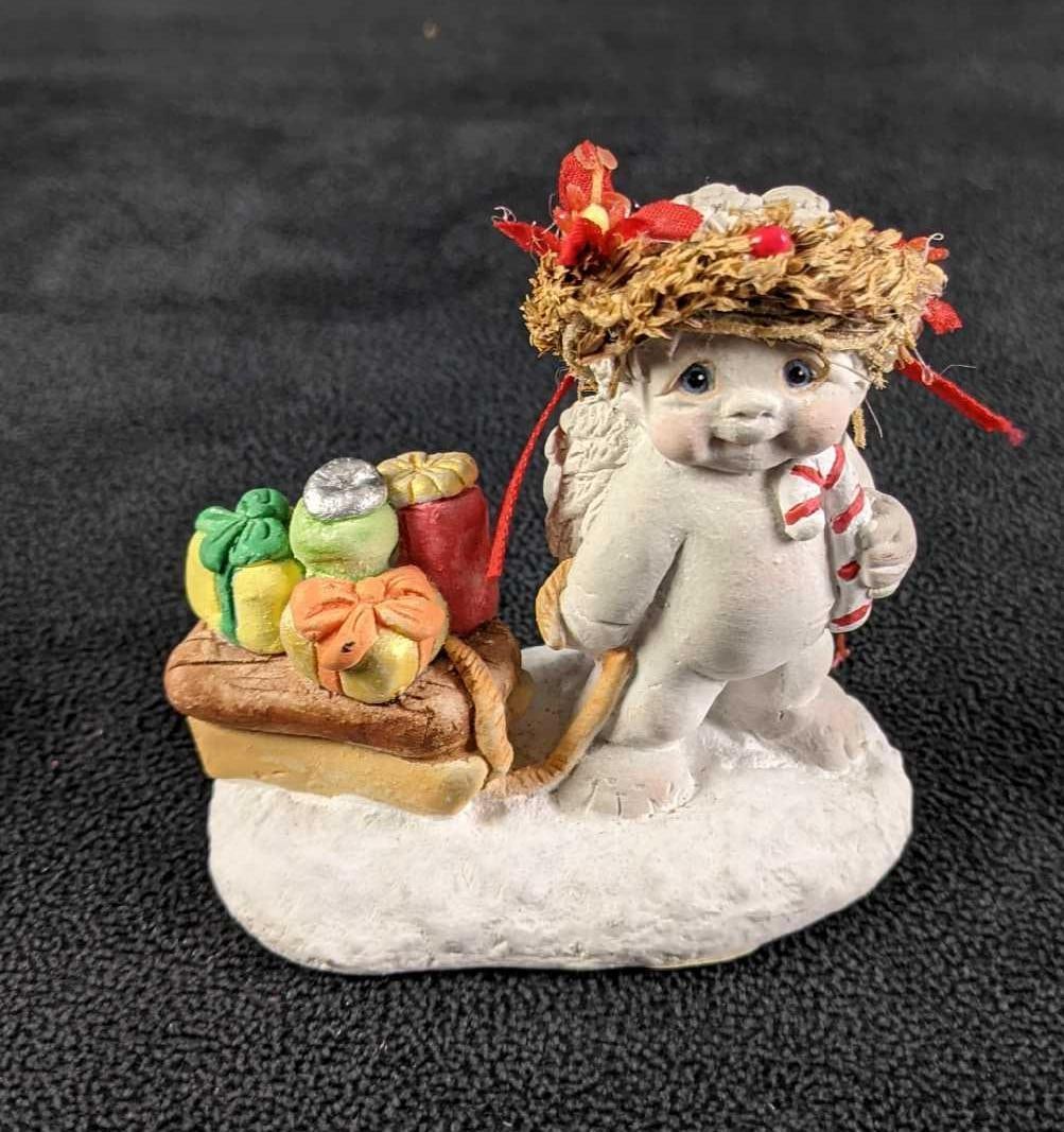 Christmas Dreamsicles Baby Figurine "Bearing Gifts": Christmas Dreamsicles Baby Figurine "Bearing Gifts" 2 5/8" x 3 1/4" Weight: 3.2oz Good Condition, slight wear on the bottom, dust discoloration Dreamsicles is a range of figurines and 