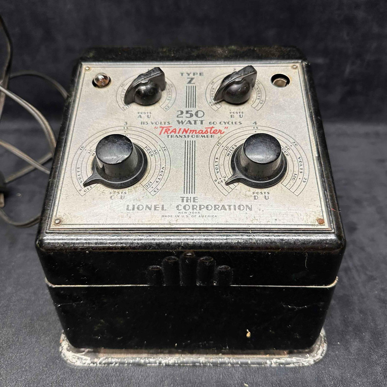 Lionel Trainmaster Transformer 250 Watt Type Z: Makes a humming noise when plugged in, no further Testing has been done. This item is in pre-owned previously used condition, heavy wear, rusting/discoloring, with surface scratches. Please reference