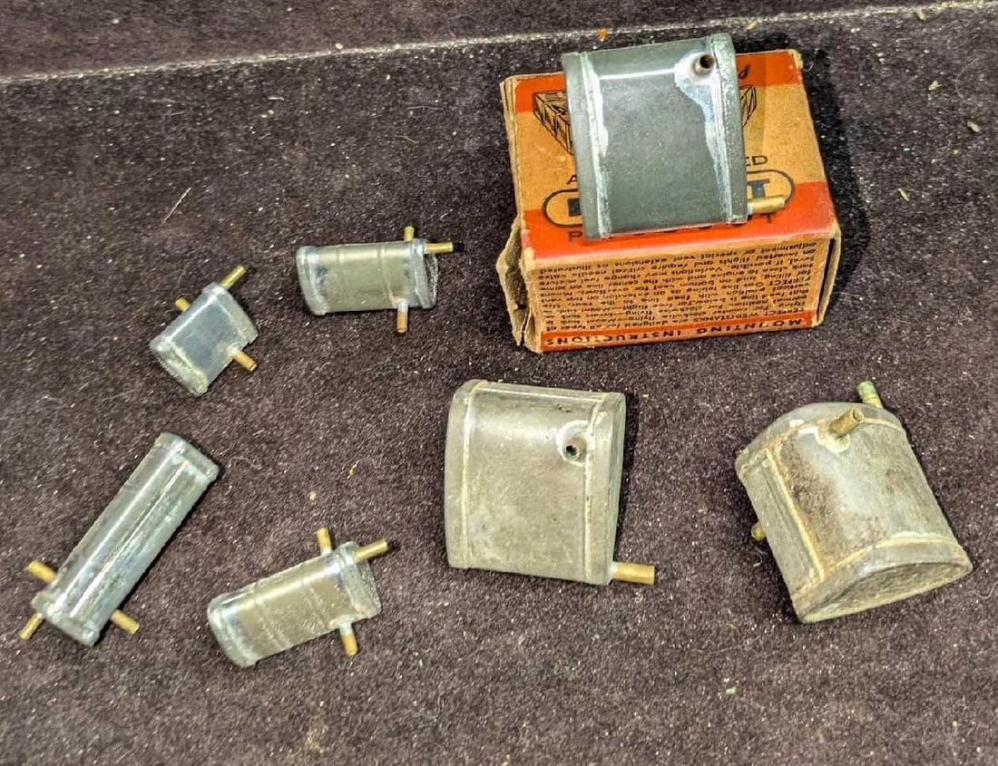 7 Perfect Product RC Airplane Assorted Gas Tanks: 7 Perfect Product RC Airplane Assorted Gas Tanks. This lot includes: (3) #7 Short Junior Wedgtanks. Each tank is approx 1 1/2" x 1 3/4" x 1 3/4". (1) Perfect Tank. This is approx 1