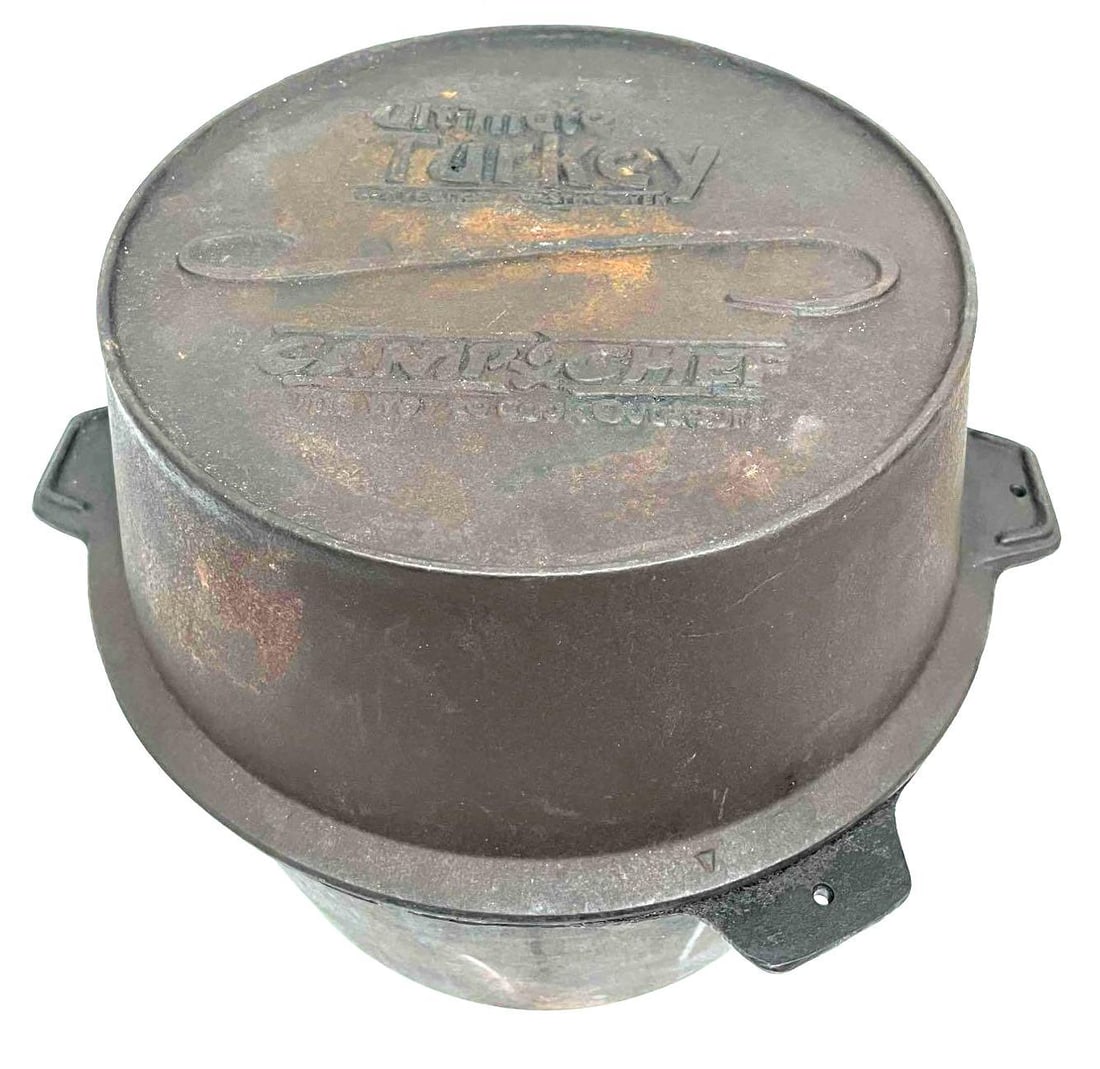 Vintage Cast Iron Camp Chef Ultimate Turkey Convention Roasting Oven: This lot contains a Vintage Cast Iron Camp Chef Ultimate Turkey Convention Roasting Oven. It is approx 10 3/4" x 10 3/4" x 12 1/2" and it weighs about 32.lbs. Overall the Vintage Cast Camp Chef is in 