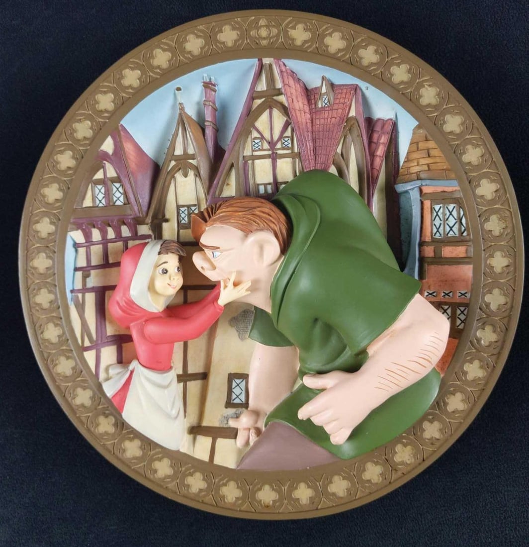 Disney Hunchback Of Notre Dame 3D Collector Plate: The Hunchback of Notre Dame 3D Plate. Was originally sold exclusively at Disney stores & theme parks. The plate was released in 1996. The plate is approx 9" across and has a hook on the back for easy 