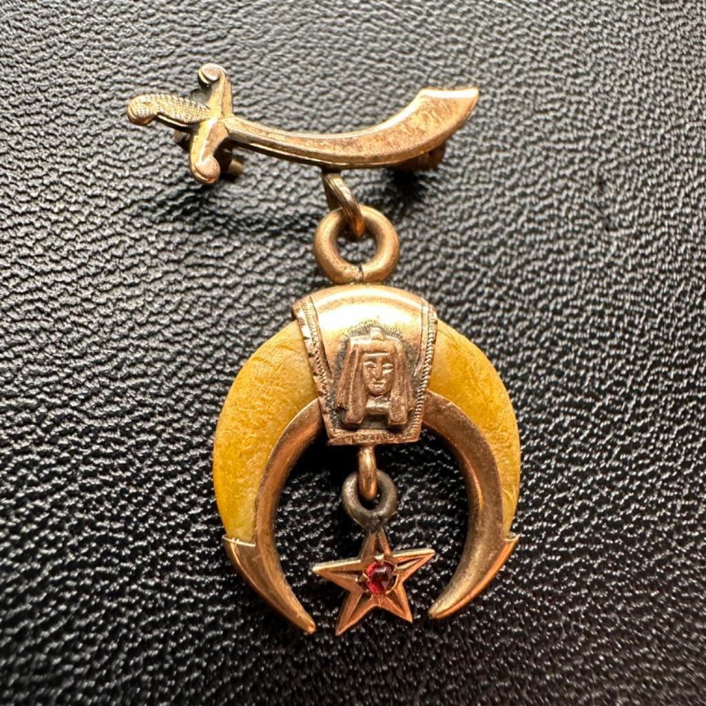 Antique 10k Gold Shriners Pin With Claw Crescent: This piece of jewelry has been tested and researched prior to listing. Please view all our pictures they are part of our description. DETAILS: Metal - 10k Gold Color - Yellow Gold Stones - Claw,