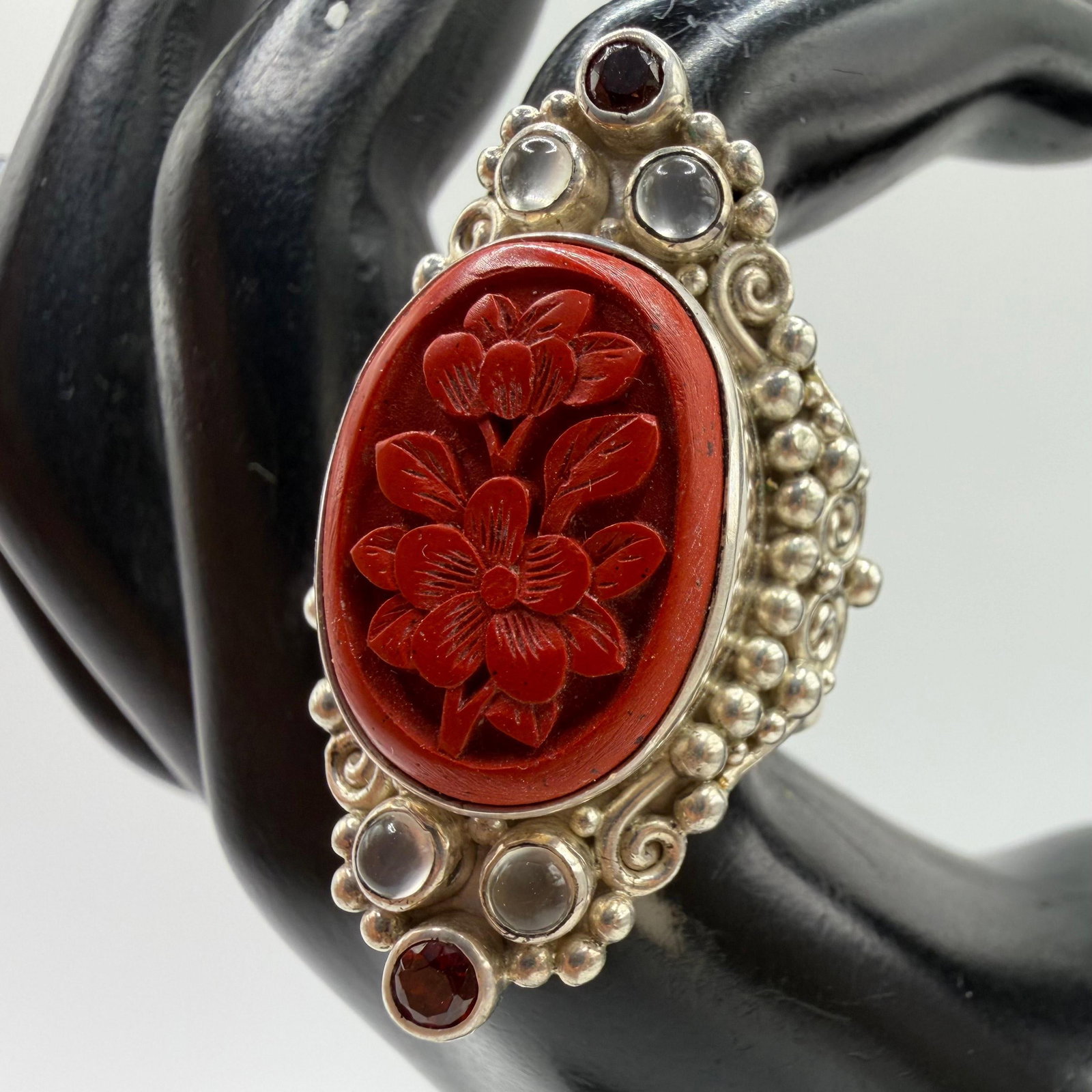 Sajen Art Deco Floral Sterling Silver Ring Red Cinnabar Carved: This item is in pre-owned, previously used/displayed condition with noticeable light wear and surface scratches. Please reference all photos for full details. This piece of jewelry has been carefully 