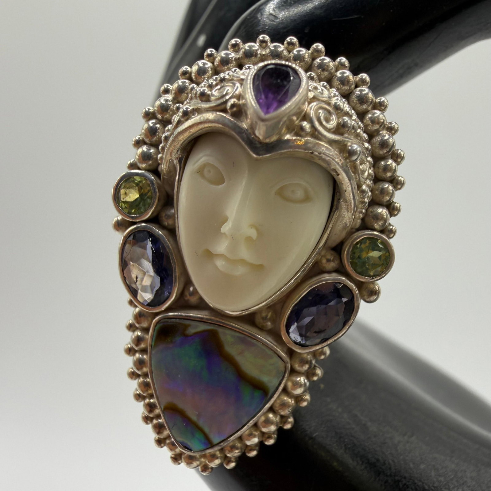 Carved Goddess Face Sajen Sterling Ring Abalone Shell Peridot Amethyst AB52: This item is in pre-owned, previously used/displayed condition with noticeable light wear and surface scratches. Please reference all photos for full details. This piece of jewelry has been carefully 