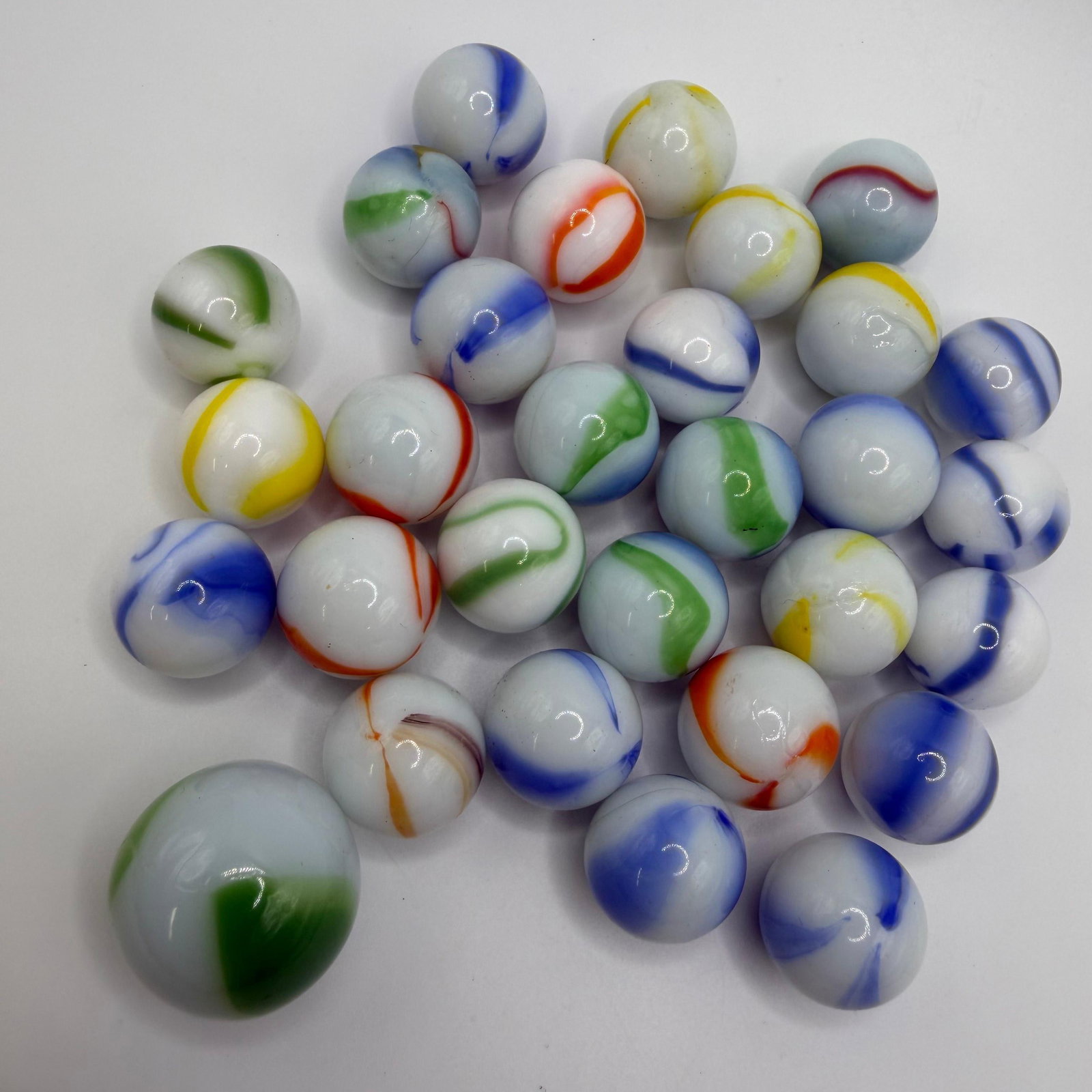 Assorted Machine Made White-based Glass Player Shooter Marbles 30 Pc (1 of 7)