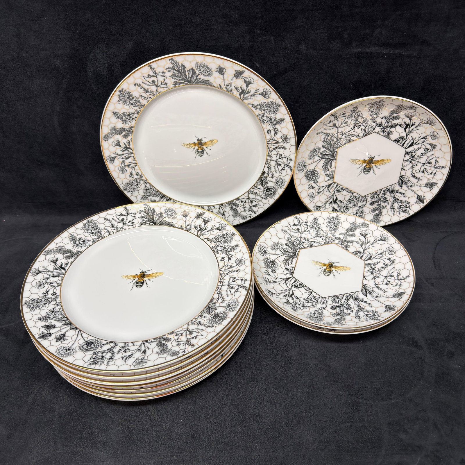 Williams Sonoma Honeycomb Dinner and Bee Salad Plates Set Porcelain 12 Pc (1 of 6)