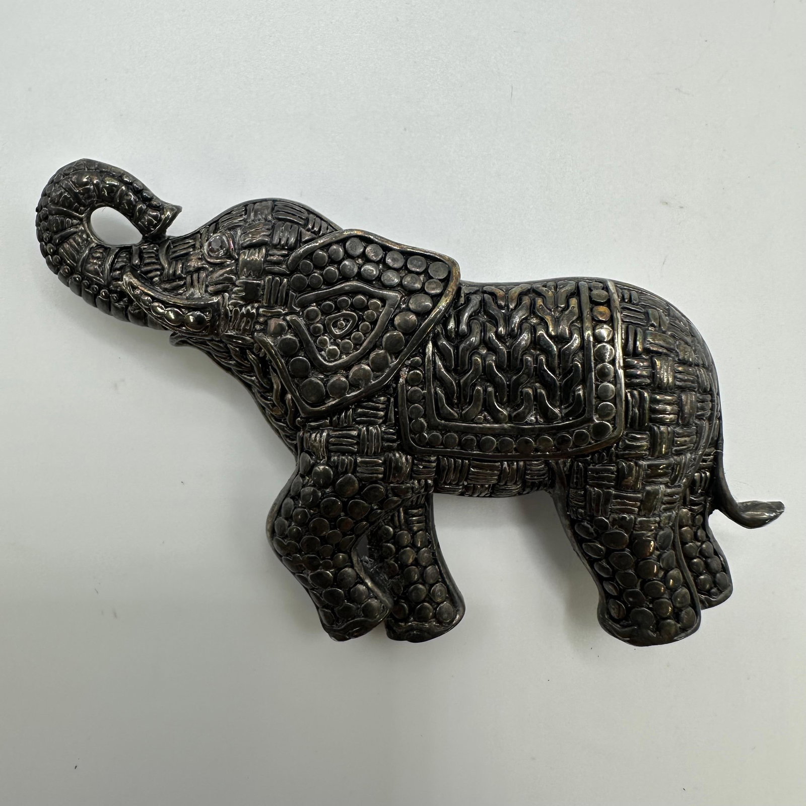 Intricate Embossed Elephant 925 Sterling Silver Marcasite Accent Eye Brooch: This item is in good pre-owned, previously used/displayed condition with noticeable light wear and surface scratches. Please reference all photos for full details. This piece of jewelry has been teste
