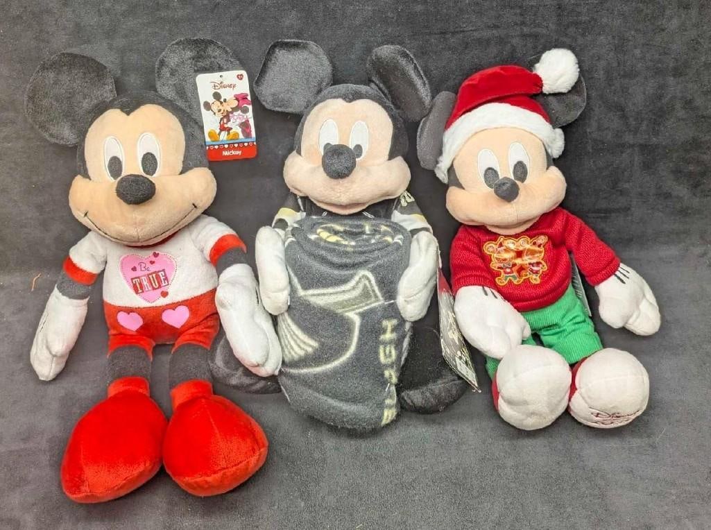 Disney Mickey Mouse Holiday Plushes And Hockey Throw And Pillow Set: Disney Mickey Mouse Holiday Plushes And Hockey Throw And Pillow Set. This lot includes: (1) Mickey Mouse Hockey Pittsburgh Penguins NHL Throw And Pillow Set.This is approx 13 1/2" x 10 1/2&#