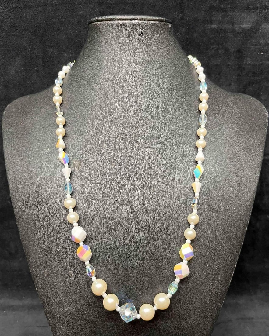 Signed Vintage Vendome White Glass Bead Faux Pearl & Iridescent Beaded Necklace: This lot contains a Signed Vintage Vendome Glass Bead Faux Pearl & Iridescent Beaded Necklace. It is approx 12 1/4" long when clasped. Total weight is approx 38 grams. Overall the vintage Vendome 