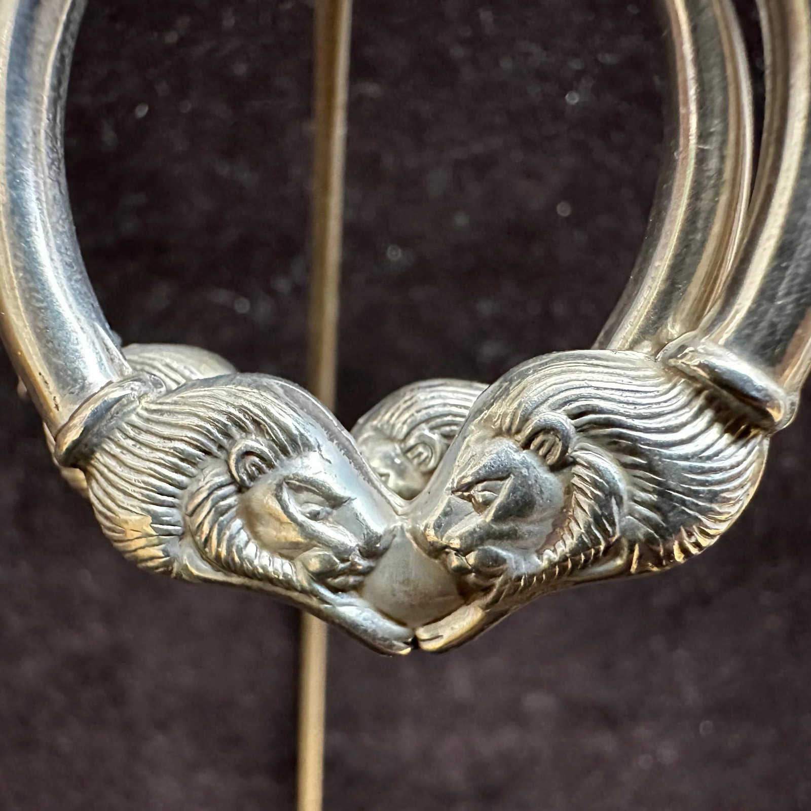 14K White Gold Silver Lion Head Hoop Animal Theme Earrings: This item is in good pre-owned, previously used/displayed condition with noticeable light wear and surface scratches. Please reference all photos for full details. This piece of jewelry has been teste