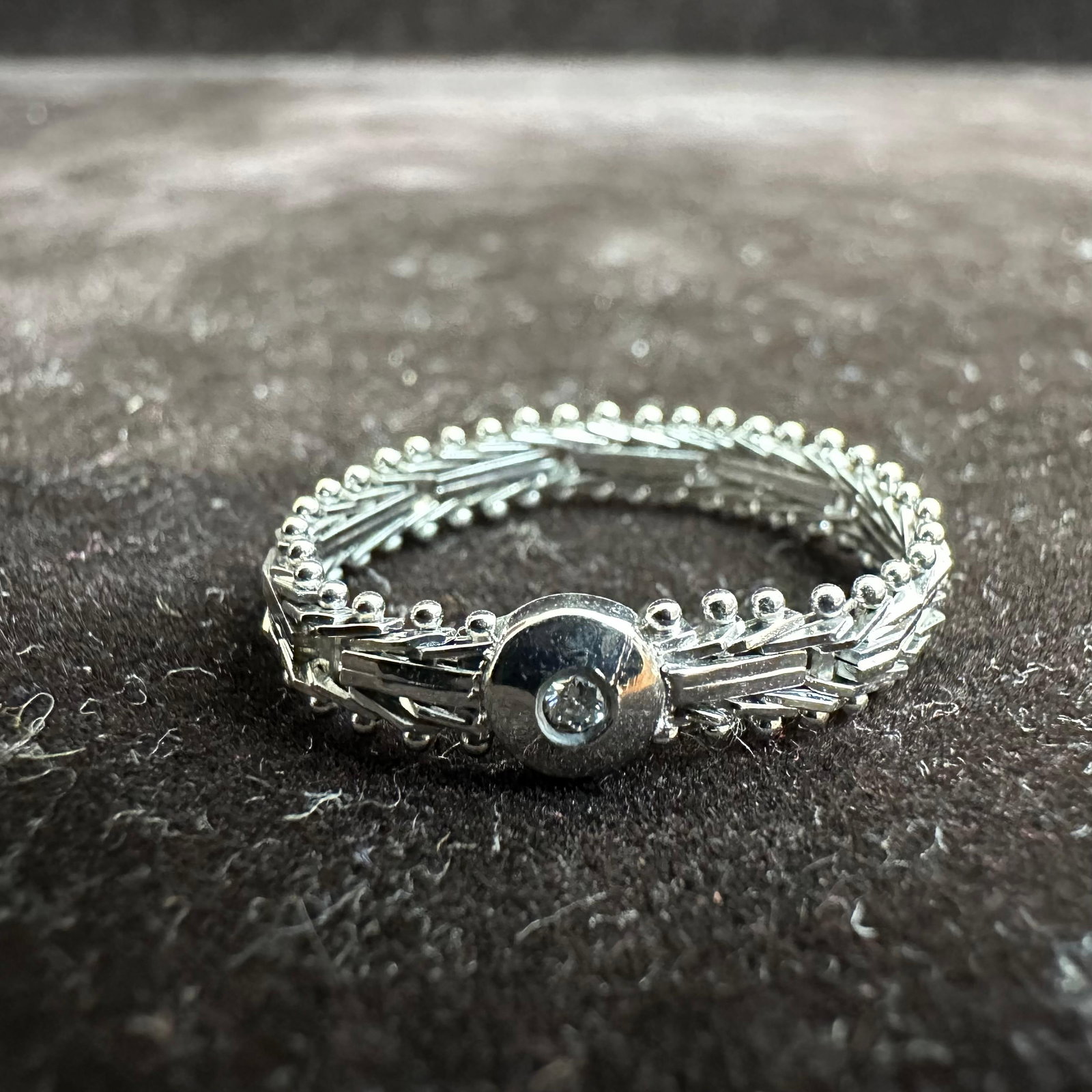 IG 14K White Gold Ring Single Accent Diamond O92: This item is in good pre-owned, previously used/displayed condition with noticeable light wear and surface scratches. Please reference all photos for full details. This piece of jewelry has been teste