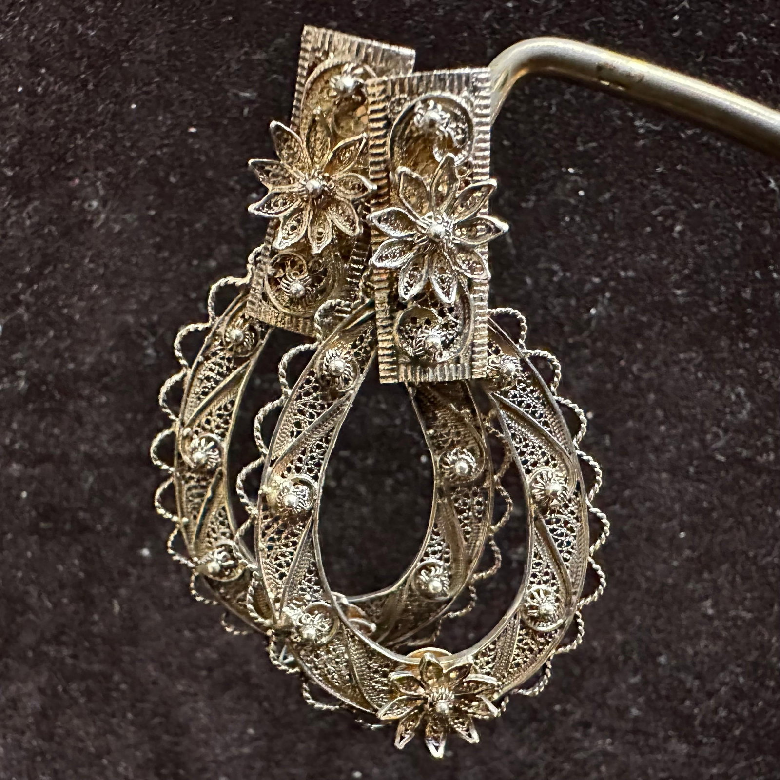 Intricate Filigree Silver Work Sterling Dangle Drop Earrings O99: This item is in good pre-owned, previously used/displayed condition with noticeable light wear and surface scratches. Please reference all photos for full details. This piece of jewelry has been teste