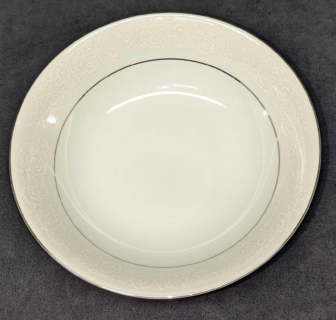 Retired International Juliet 9" Round Vegetable Bowl A: Retired International Juliet 9" Round Vegetable Bowl A. This is approx 9 1/4" x 9 1/4" x 2 1/2" and it weighs 1.28lb. The bowl has no chips or cracks. Please see the images as they are part of the des