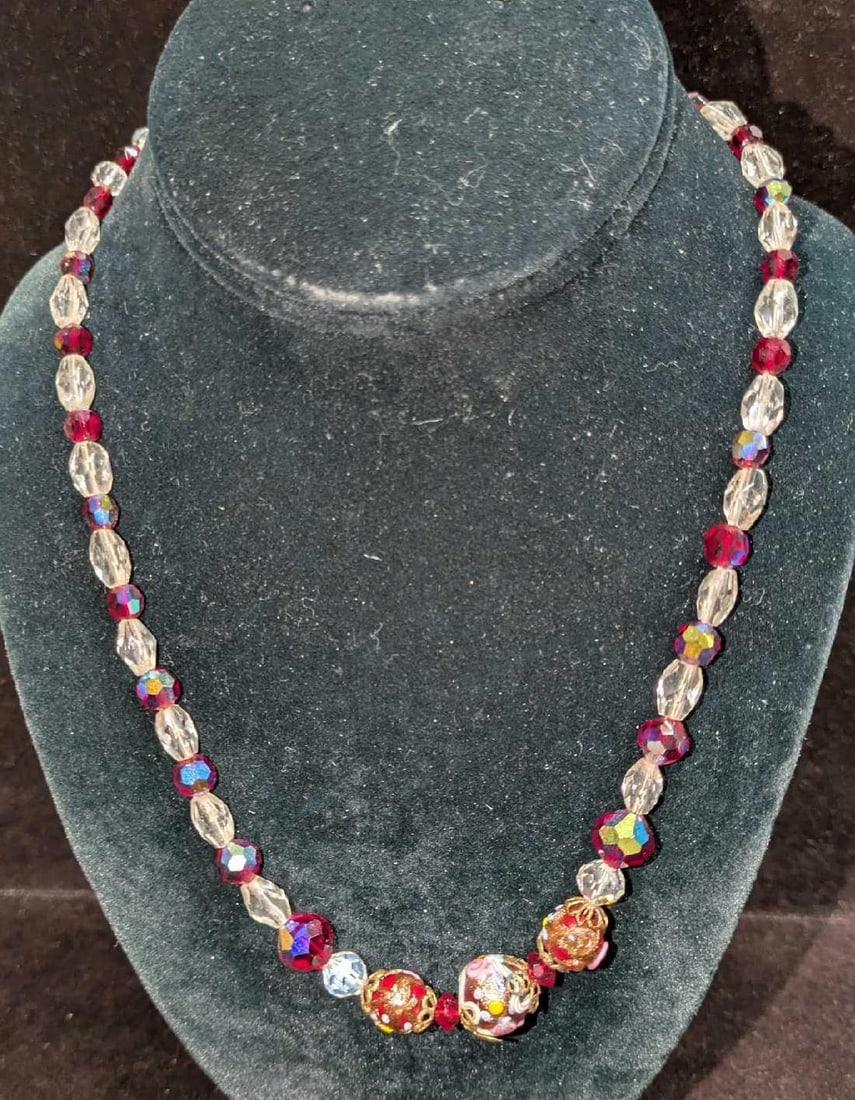 Vintage Italian Murano Art Glass Bead Necklace P: Vintage Italian Murano Art Glass Bead Necklace P. This is approx 19" and it weighs 0.05lb. 