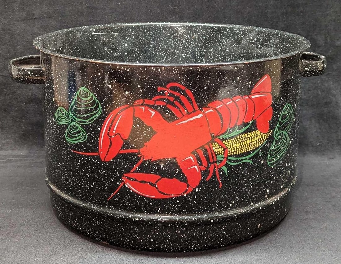 Black Speckled Enamel Seafood Stock Pot: Black Speckled Enamel Seafood Stock Pot. This is approx 16 1/2" x 13 3/4" x 8 1/2" and it weighs 2.80lbs. There is some wear and spots of surface rust. Please see the images as they are part of the de