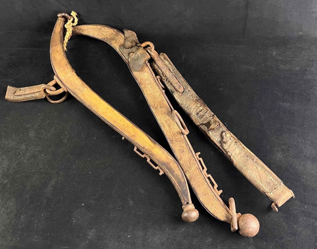 Vintage Yoke Horse or Bull Yoke Set of 2: Vintage Yoke Horse or Bull Yoke Set of 2 Pictured is are vintage yokes for bulls, oxen or horses. These are made from wood and metal. The yoke is in used vintage condition (not usable). There is