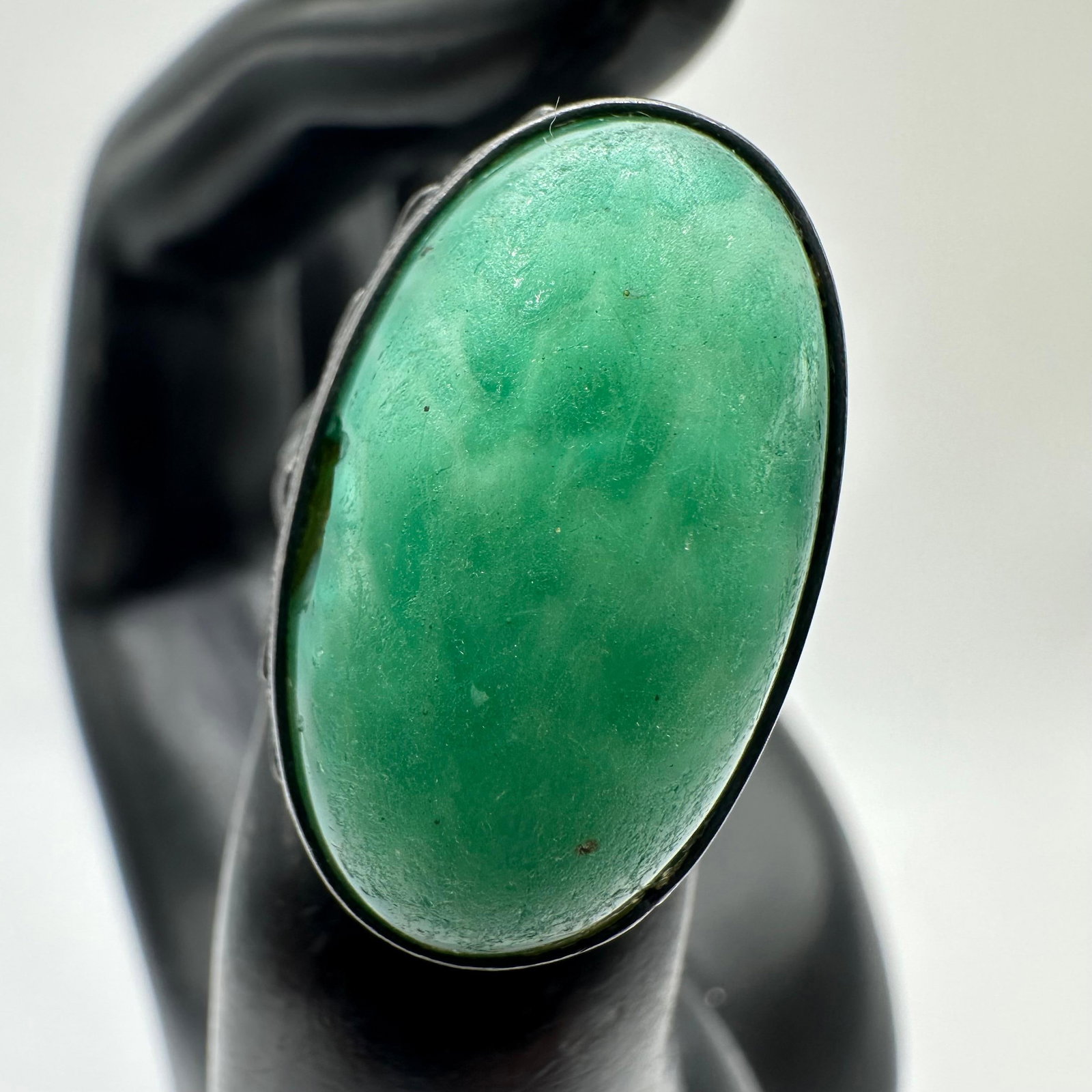 Sterling Oval Shaped Green Stone Vintage Silver Ring X48: This item is in good pre-owned, previously used/displayed condition with noticeable light wear and surface scratches. Please reference all photos for full details. This piece of jewelry has been teste