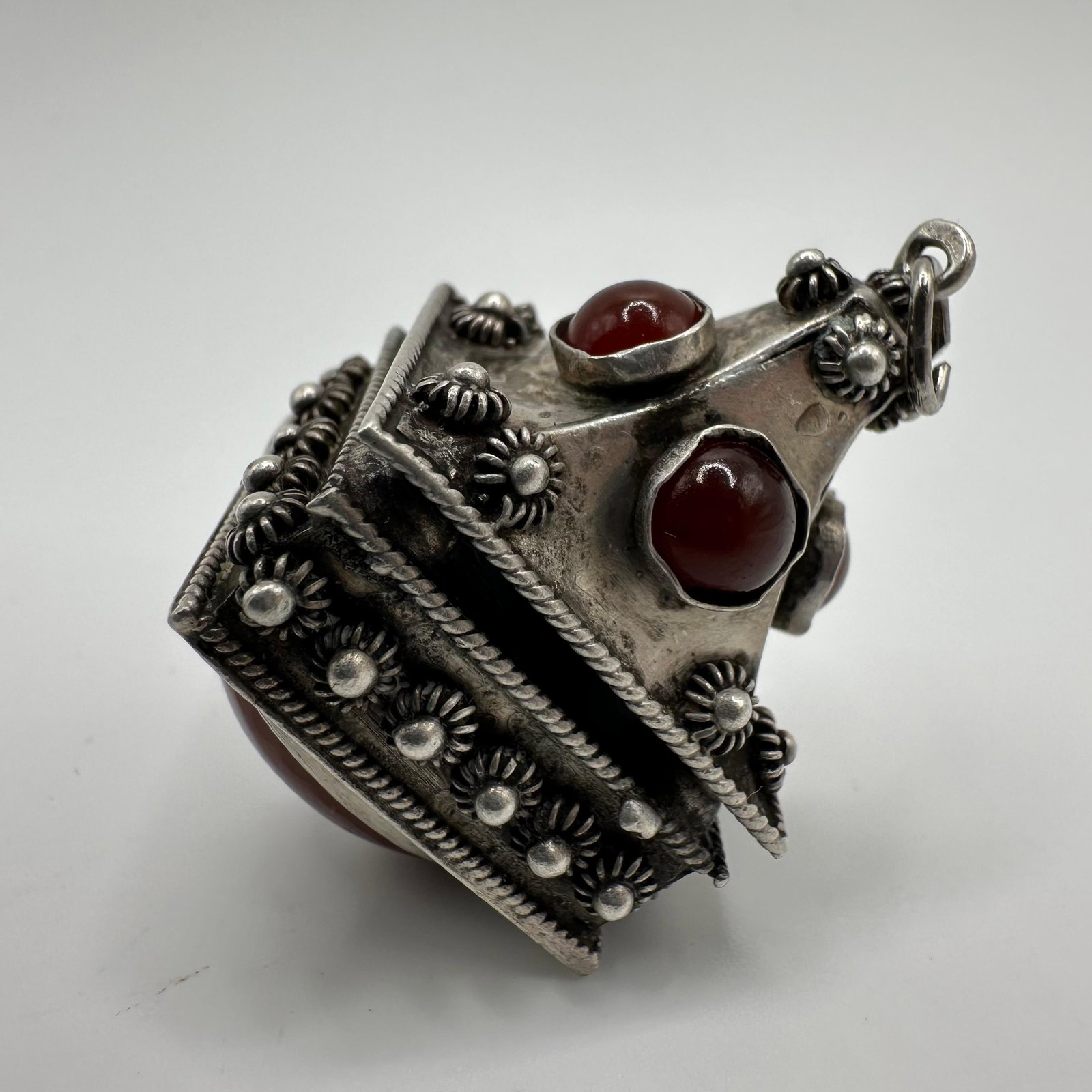 Carnelian Floral Ornate 800 Silver Filigree Charm X50: This item is in good pre-owned, previously used/displayed condition with noticeable light wear and surface scratches. Please reference all photos for full details. This piece of jewelry has been teste