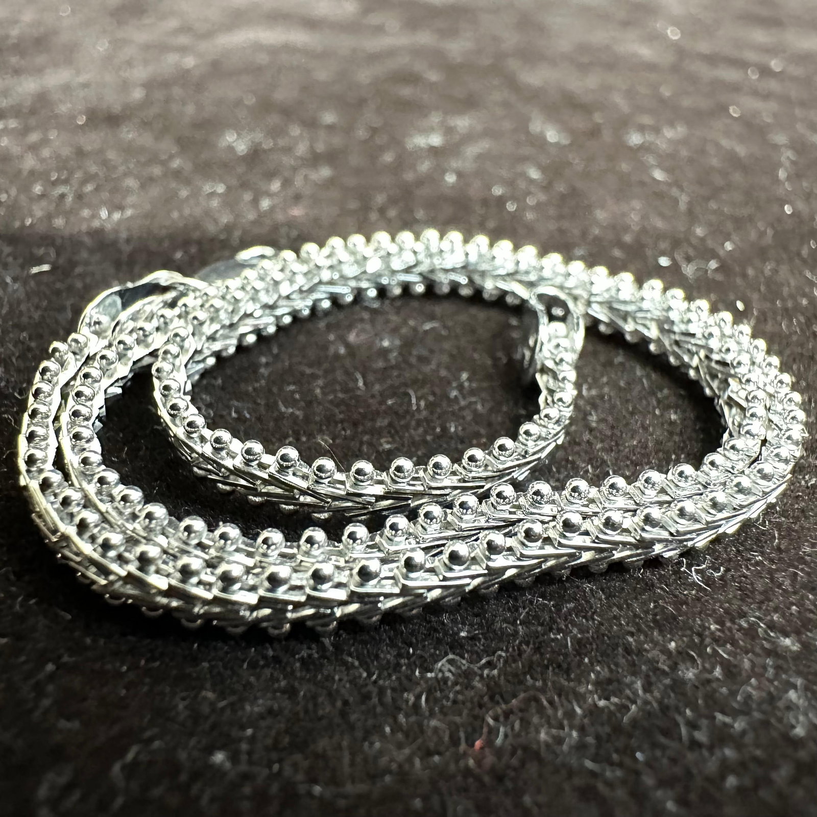 IG 14K White Gold Fine Bracelet O88: This item is in good pre-owned, previously used/displayed condition with noticeable light wear and surface scratches. Please reference all photos for full details. This piece of jewelry has been