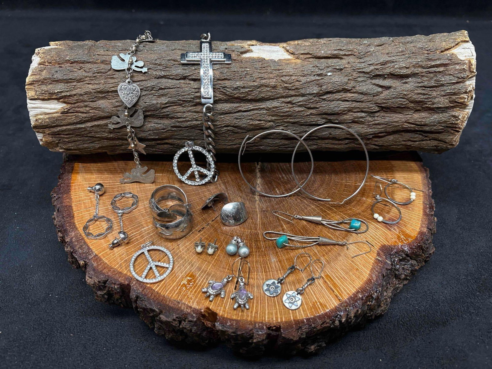 13pc Peace and Patina Silver Mixed Costume Jewelry Lot: This lot contains 13 pieces of costume jewelry, all of which in overall good condition with minor flaws due to age and use. Please refer to the images provided for full context of the lot's condit