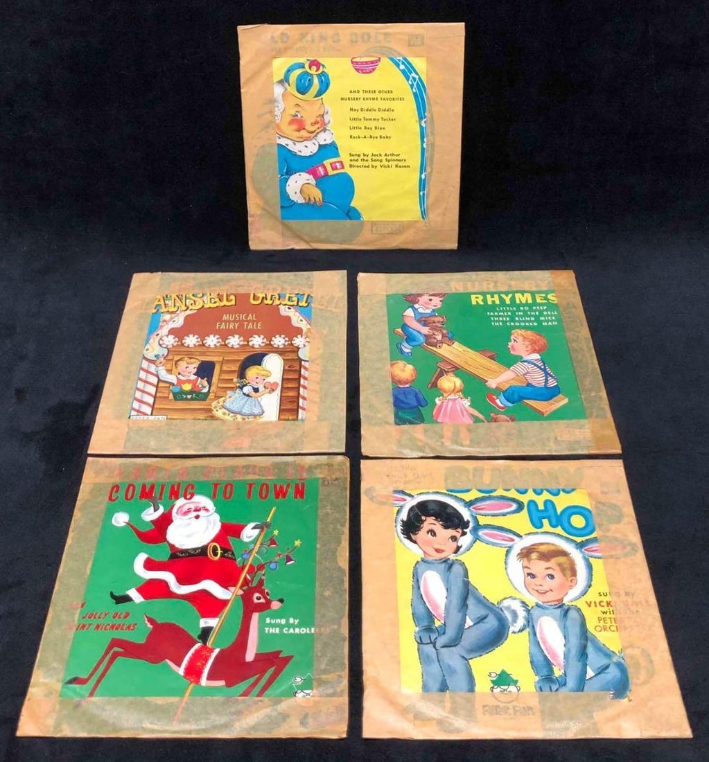 5 Vintage Peter Pan Kids Records: This lot contains 5 vintage Peter Pan kids Records. Each record album is approx 7 1/2" x 7 1/2" and altogether they weigh about 0.6lbs. The records in this set include Nursery Rhymes, Santa Claus Is