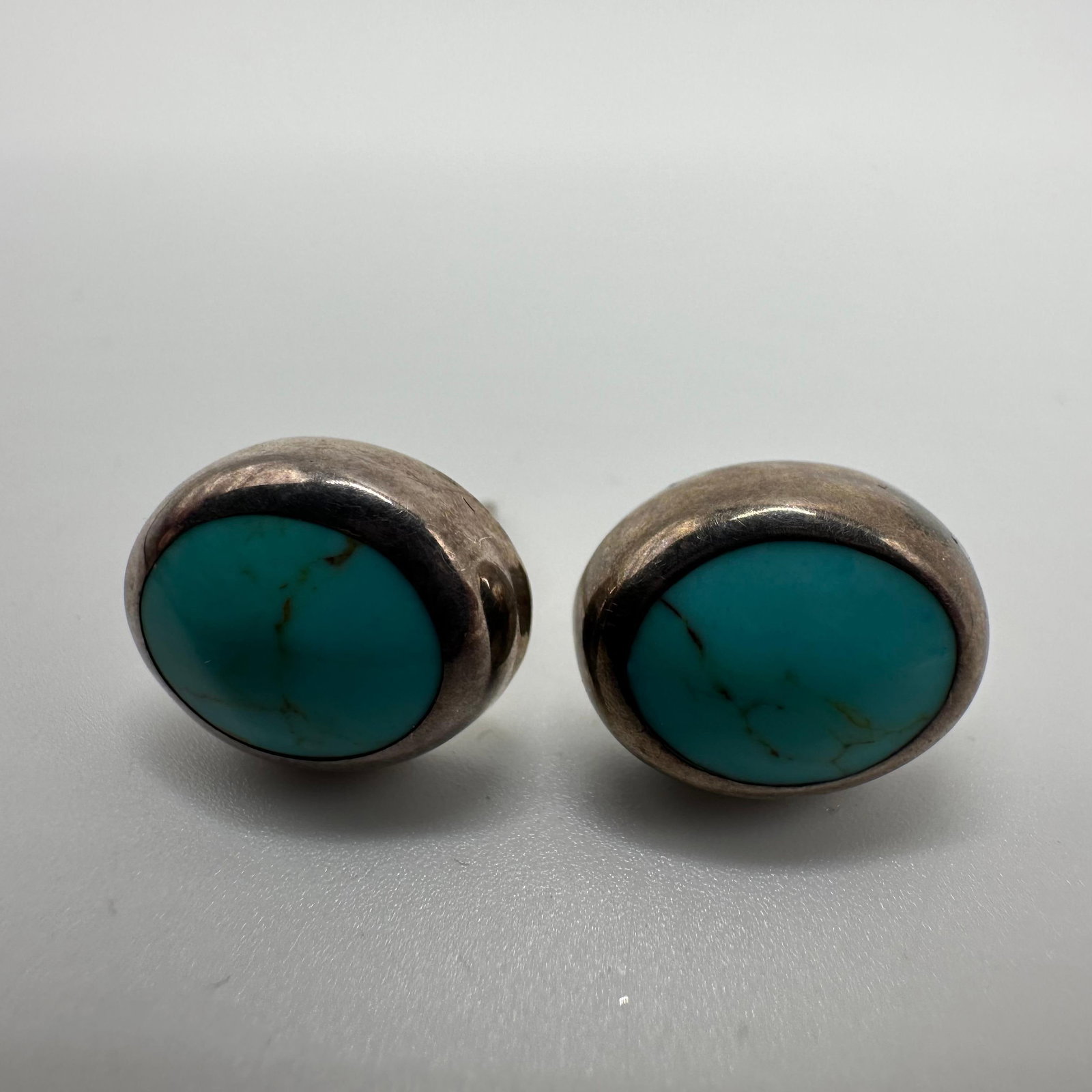 Oval Turquoise ATI Mexico 925 Sterling Silver Earrings Q16: This item is in good pre-owned, previously used/displayed condition with noticeable light wear and surface scratches. Please reference all photos for full details. This piece of jewelry has been teste