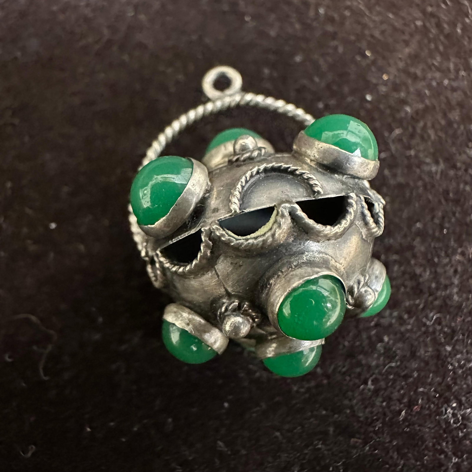 Green Onyx Art Deco Style Green Cabochon Silver Charm T10: This item is in good pre-owned, previously used/displayed condition with noticeable light wear and surface scratches. Please reference all photos for full details. This piece of jewelry has been teste
