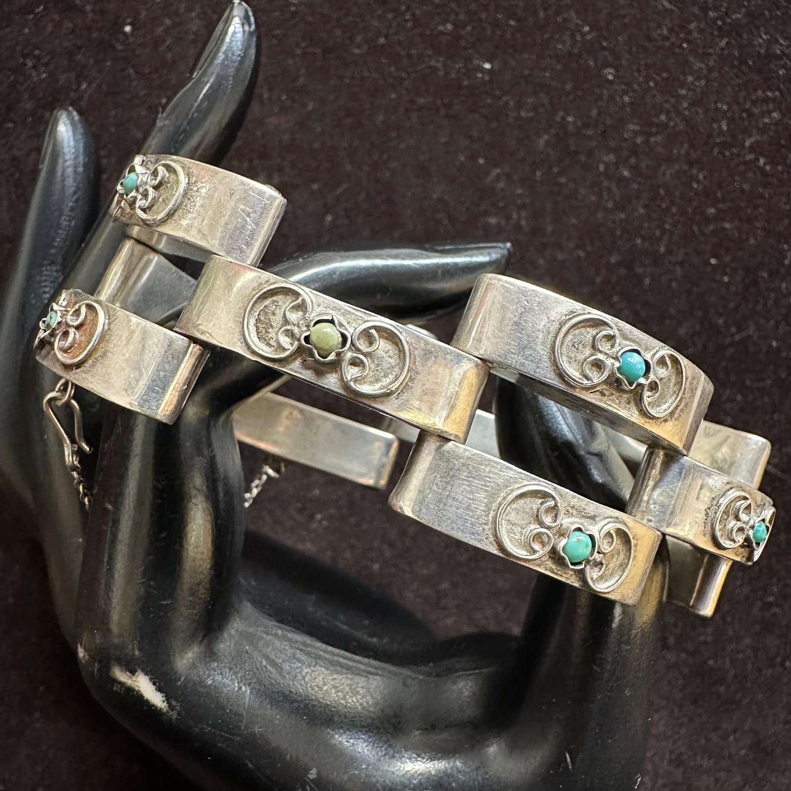 Green Blue Turquoise Mexico Silver Link Bracelet T17: This item is in good pre-owned, previously used/displayed condition with noticeable light wear and surface scratches. Please reference all photos for full details. This piece of jewelry has been teste