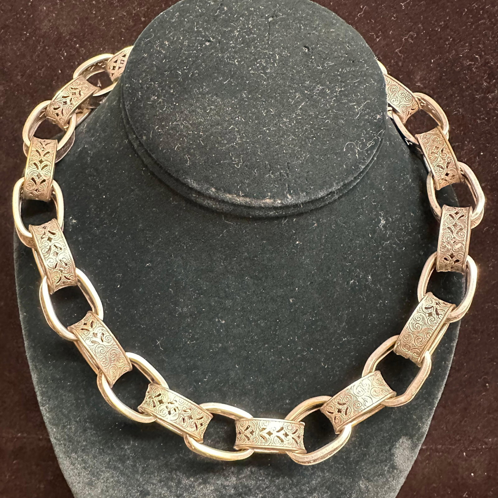 Silver Plated Link Necklace Intricate Engraved Filigree Floral Patterns: Victorian-Style Silver-Plated Link Necklace with Intricate Engraved Filigree Floral Patterns. This item is in good pre-owned, previously displayed condition with light wear and surface scratches. Plea