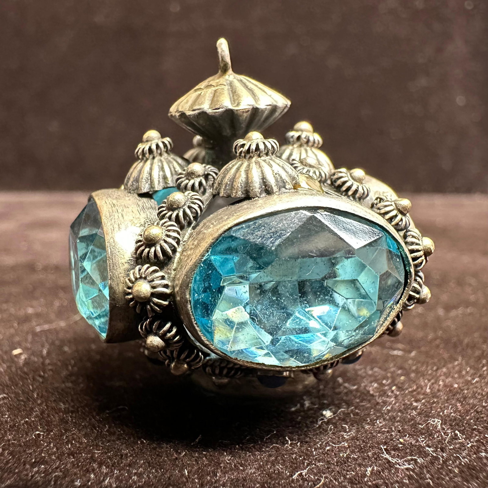 Victorian Etruscan Style Faceted Blue Glass Cabochon Silver Charm T18: This item is in good pre-owned, previously used/displayed condition with noticeable light wear and surface scratches. Please reference all photos for full details. This piece of jewelry has been teste