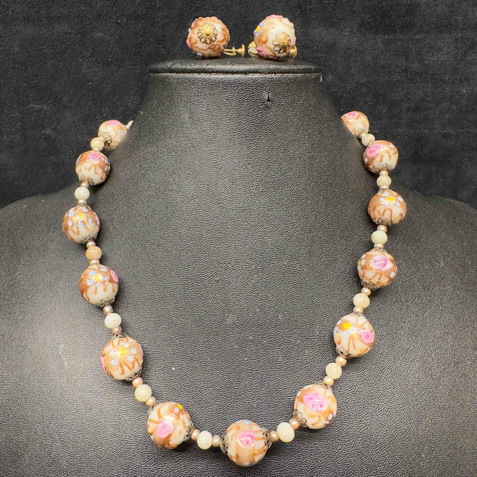 Murano Venetian Art Glass Lamp Work Floral White Round Beaded Necklace and Fiorato Earrings Set C79: Murano Venetian Art Glass Lamp Work Floral White Round Beaded Necklace and Fiorato Earrings Set C79. Necklace and earrings with white glass beads with beautiful designs on each. The necklace and earri