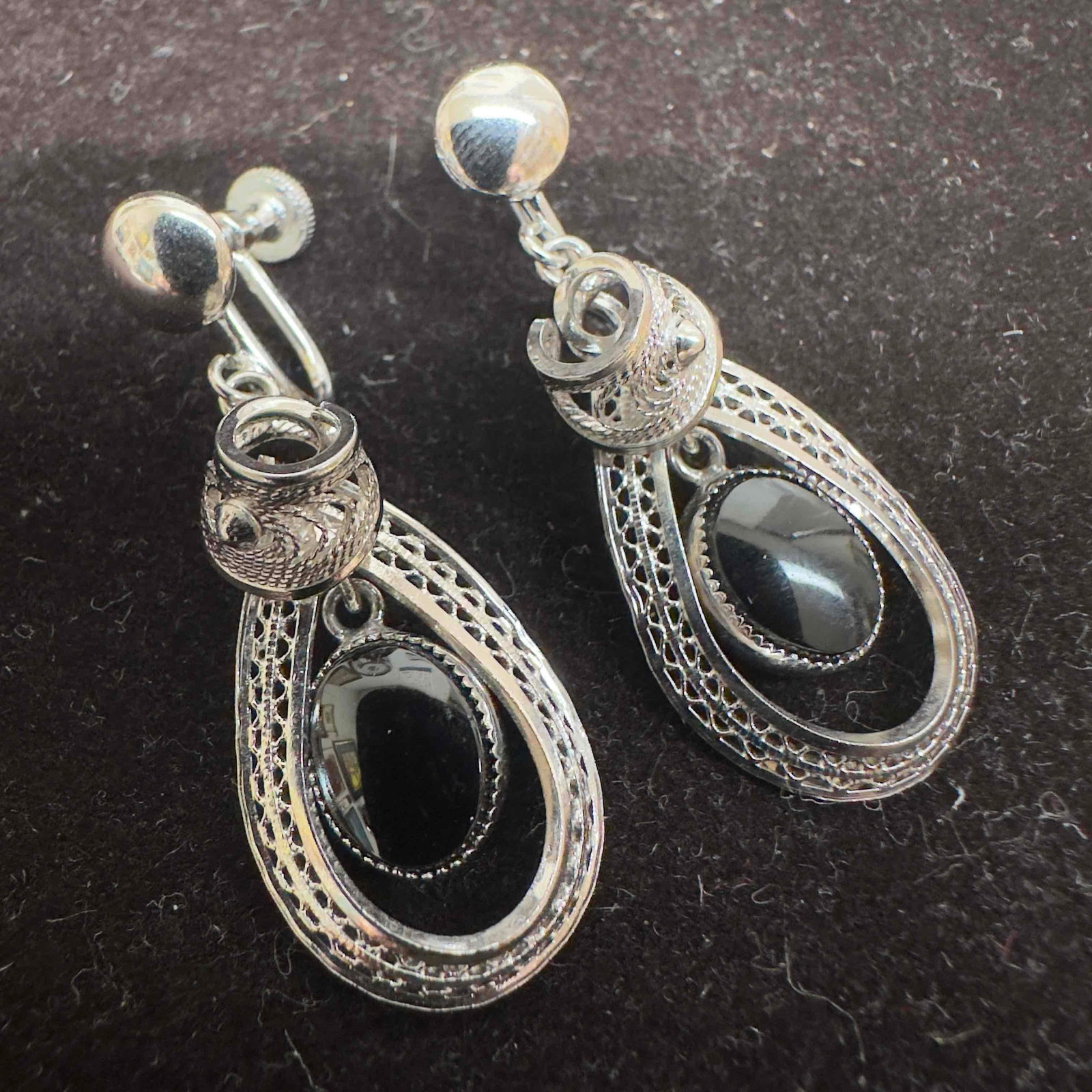 Am Lee Sterling Silver Jewelry Black Onyx Earrings C57: This item is in good pre-owned, previously used/displayed condition with noticeable light wear, and surface scratches. Please reference all photos for full details. This piece of jewelry has been