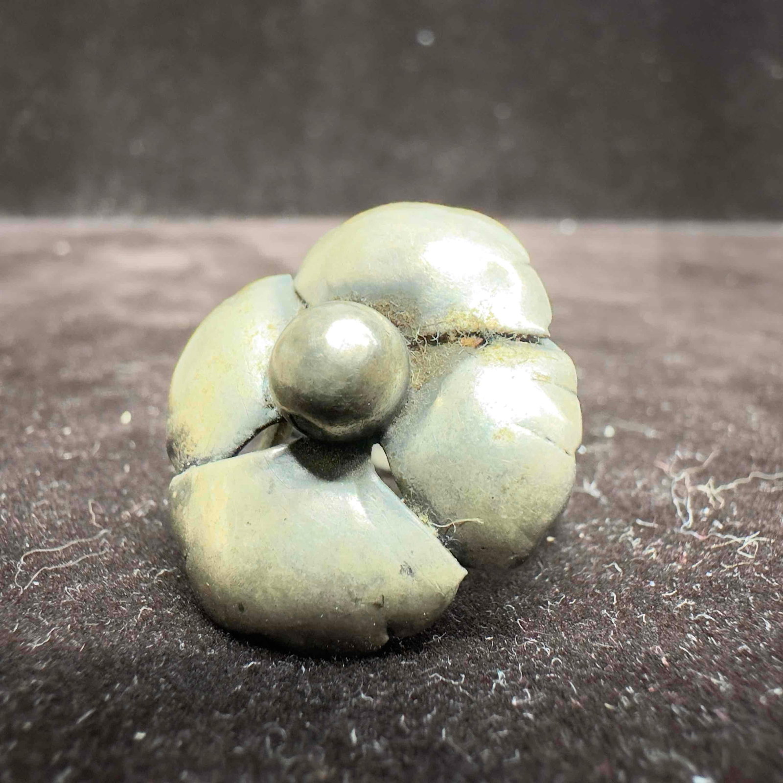 Stylized Flower Abstract Style Sterling Silver Ring: This item is in good pre-owned, previously used/displayed condition with noticeable light wear, and surface scratches. Please reference all photos for full details. This piece of jewelry has been