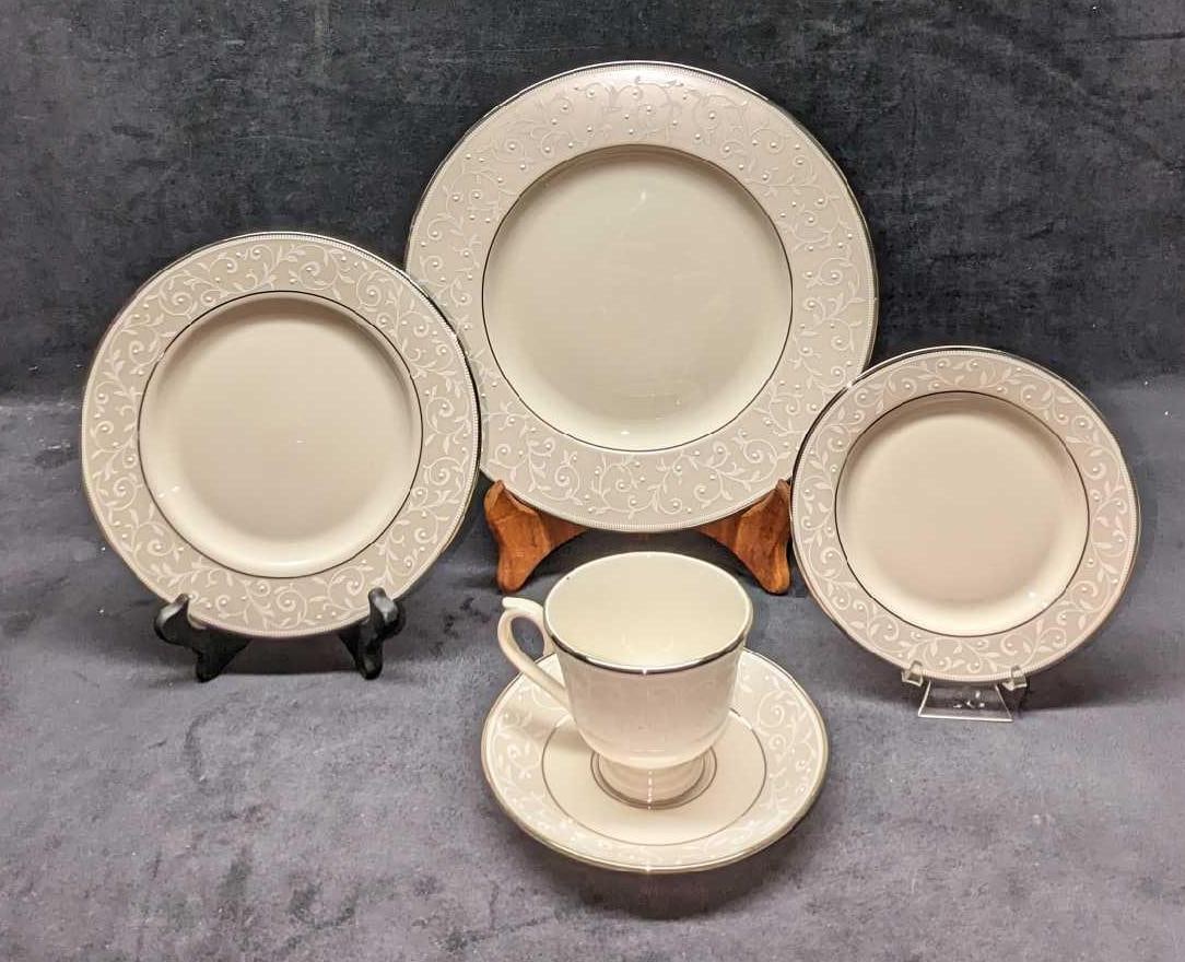 Lenox China Opal Innocence 5 Piece Place Setting C: Lenox China Opal Innocence 5 Piece Place Setting C. This lot includes: (1) Dinner Plate. This is approx 10 3/4" x 10 3/4" x 3/4". (1) Salad Plate. This is approx 8 1/4" x 8 1/4" x 