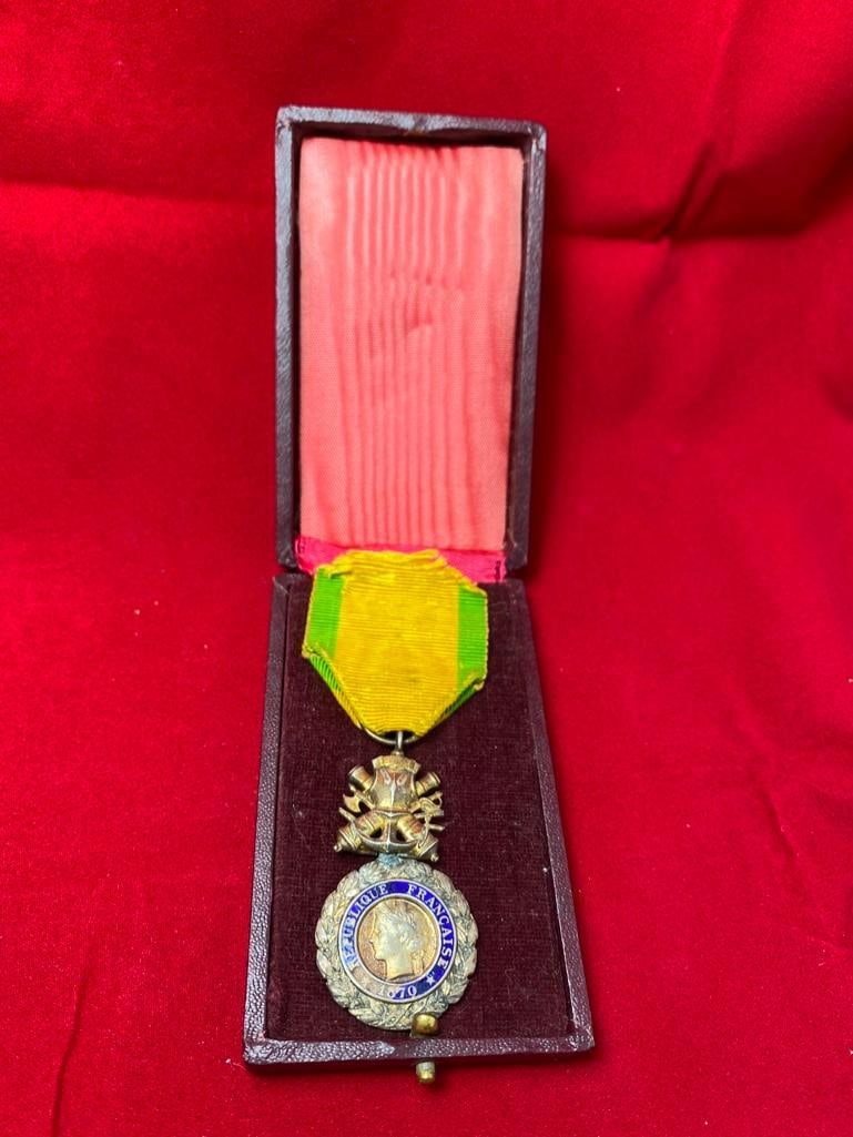 Médaille Militaire 3rd Republic: British Air Force Cross 1918-1938 This fine medal has been tested and researched to the best of our abilities, and is authentic to the best of our knowledge. Please see photos, as they