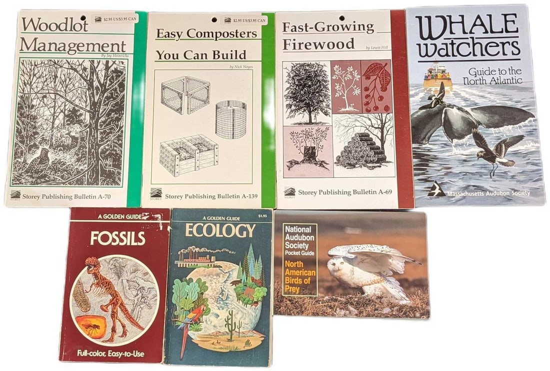 7 Nature & Animal Guide And Information Books: This lot includes: (1) The National Audubon Society Pocket Guide: North American Birds Of Prey. Was published by Alfred A Knopf Inc (New York) in 1994. The book is approx 6" x 3/8" x 4". (