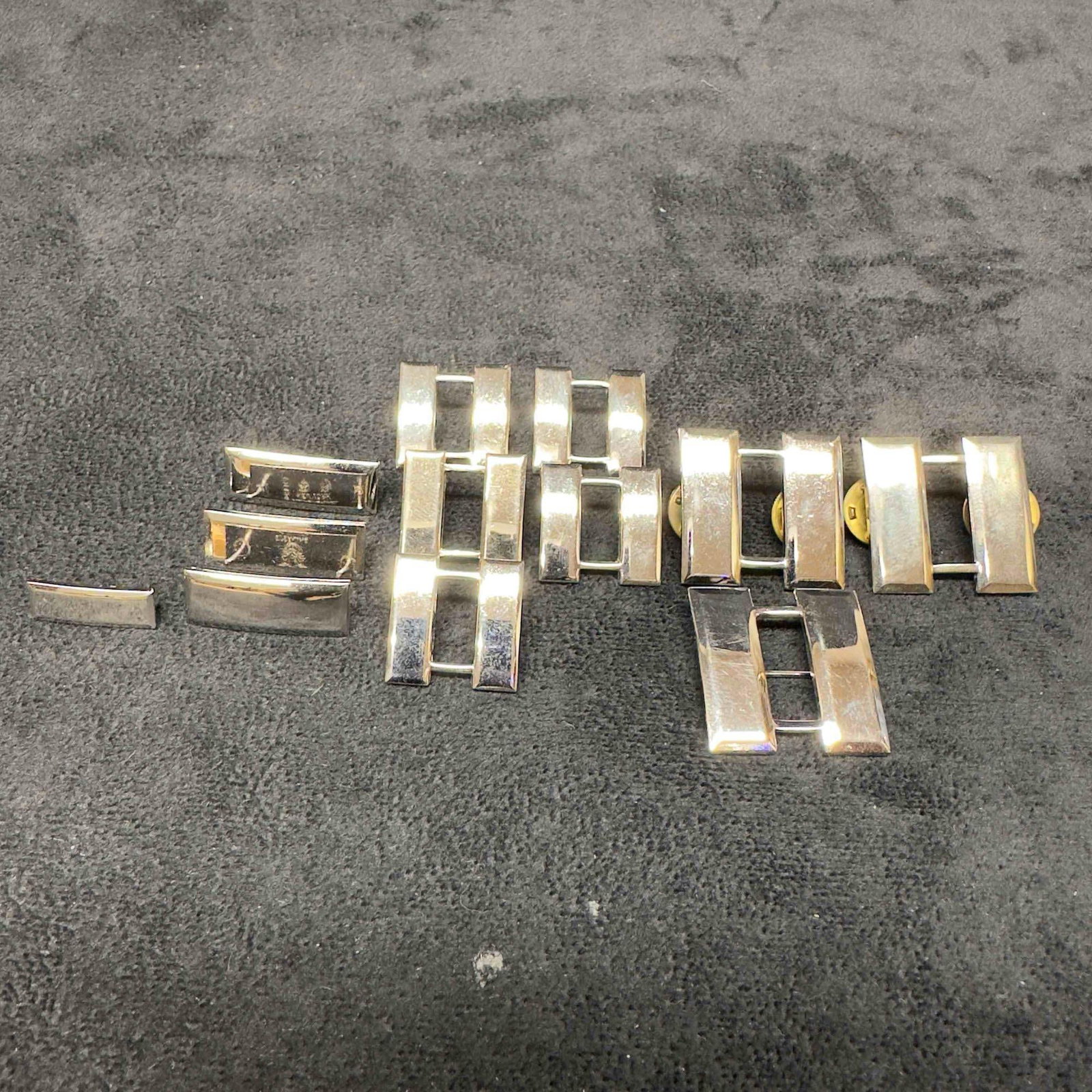 Sterling Silver Polished 1st Lieutenant Captain United States Army Rank Insignia Pin Set of 12: Sterling Silver Polished 1st Lieutenant Captain United States Army Rank Insignia Pin Set of 12. This collection of insignia features Three (3) medium Captain pins, Five (5) small Captain pins, Three (