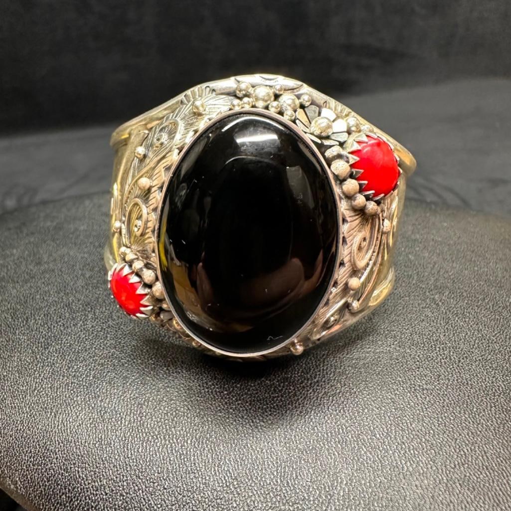 Large Black Oval Stone Sterling Cuff: This piece of jewelry has been tested and researched prior to listing. Please view all our pictures they are part of our description. DETAILS: Metal - Sterling Silver Color - Silver Stones - u/k