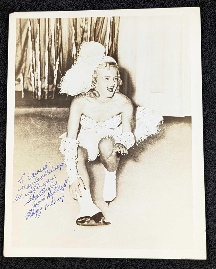 Autographed Ice Skater Joan Hyldoft Photo: Autographed Ice Skater Joan Hyldoft Photo. She was part of "Holiday On Ice", which was the first American show to tour the Soviet Union. The photo is approx 8" x 10" and it weighs 0.02lb. The photo is