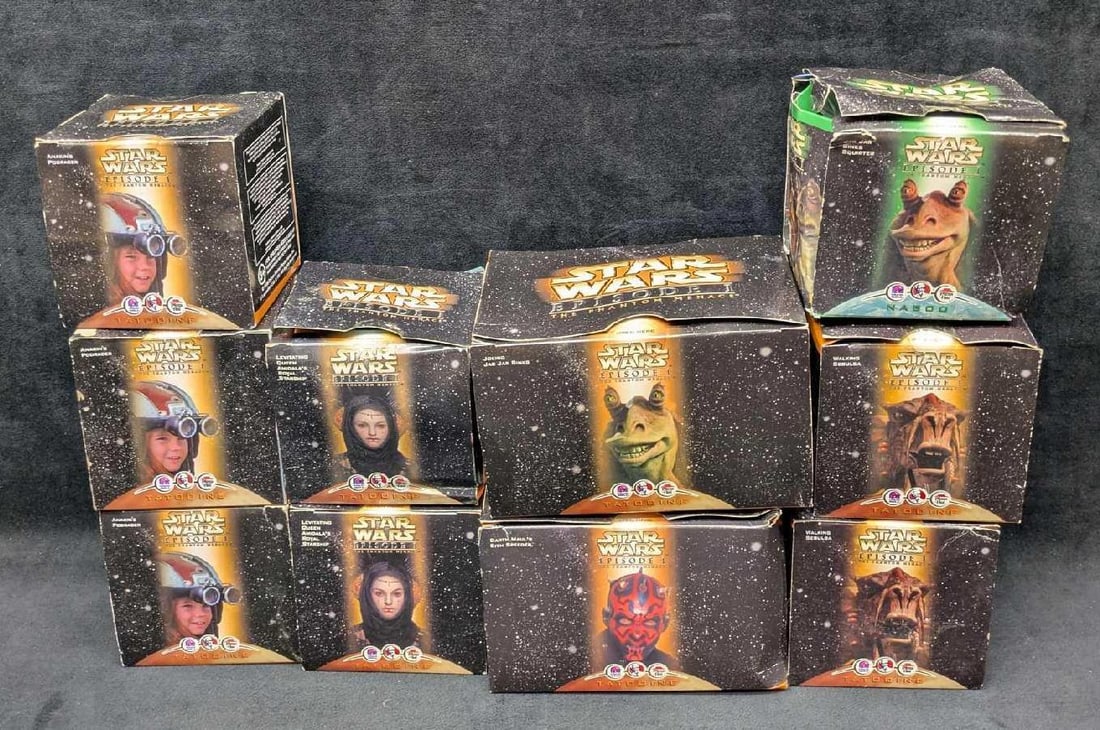 10 KFC Taco Bell Pizza Hut Star Wars Episode 1 Toys: 10 KFC Taco Bell Pizza Hut Star Wars Episode 1 Toys. This lot comes with: (2) Walking Sebulba. (1) Darth Maul's Sith Speeder. (1) Jar Jar Binks Squirter.