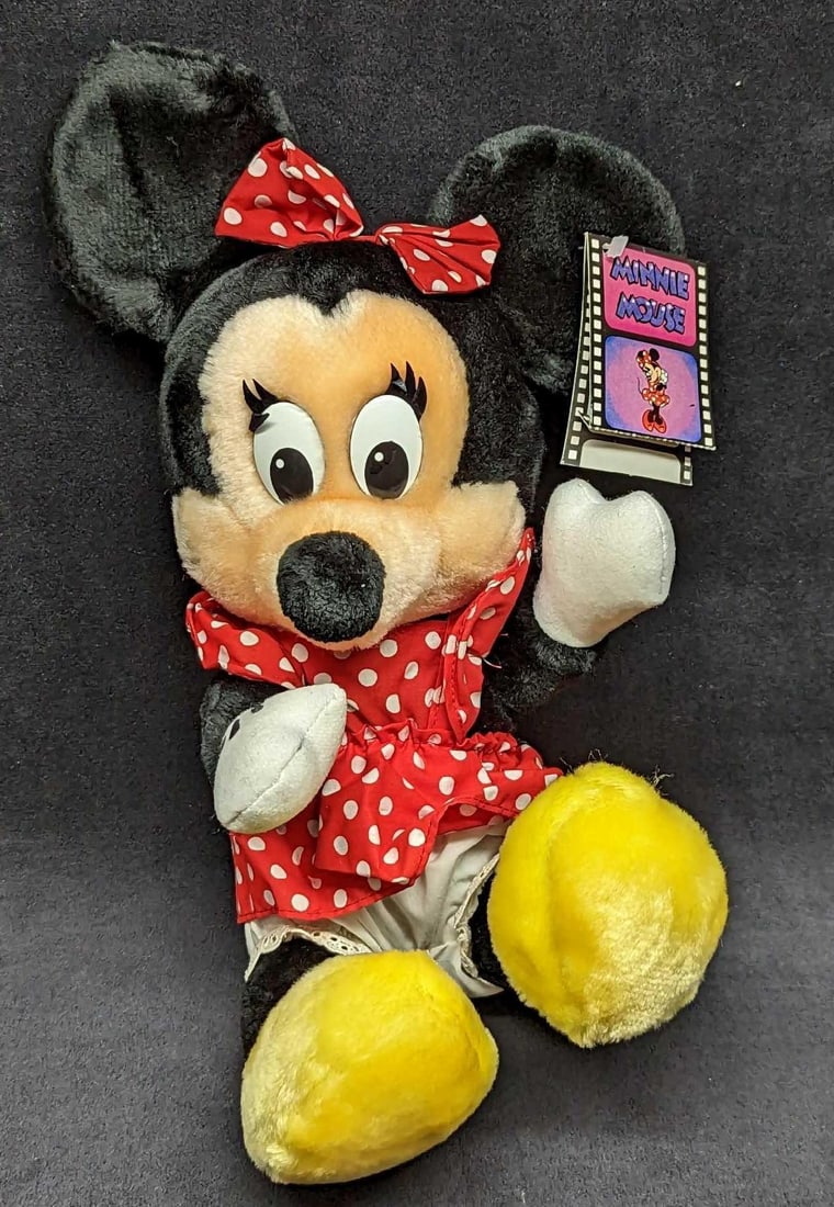 Vintage Classic Theme Park Disney Minnie Mouse Plush: Vintage Classic Theme Park Disney Minnie Mouse Plush. These were originally sold at either Walt Disney World or Disneyland in the later '80s/early '90s. This plush Minnie is approx 6" x 6" x 12" and i