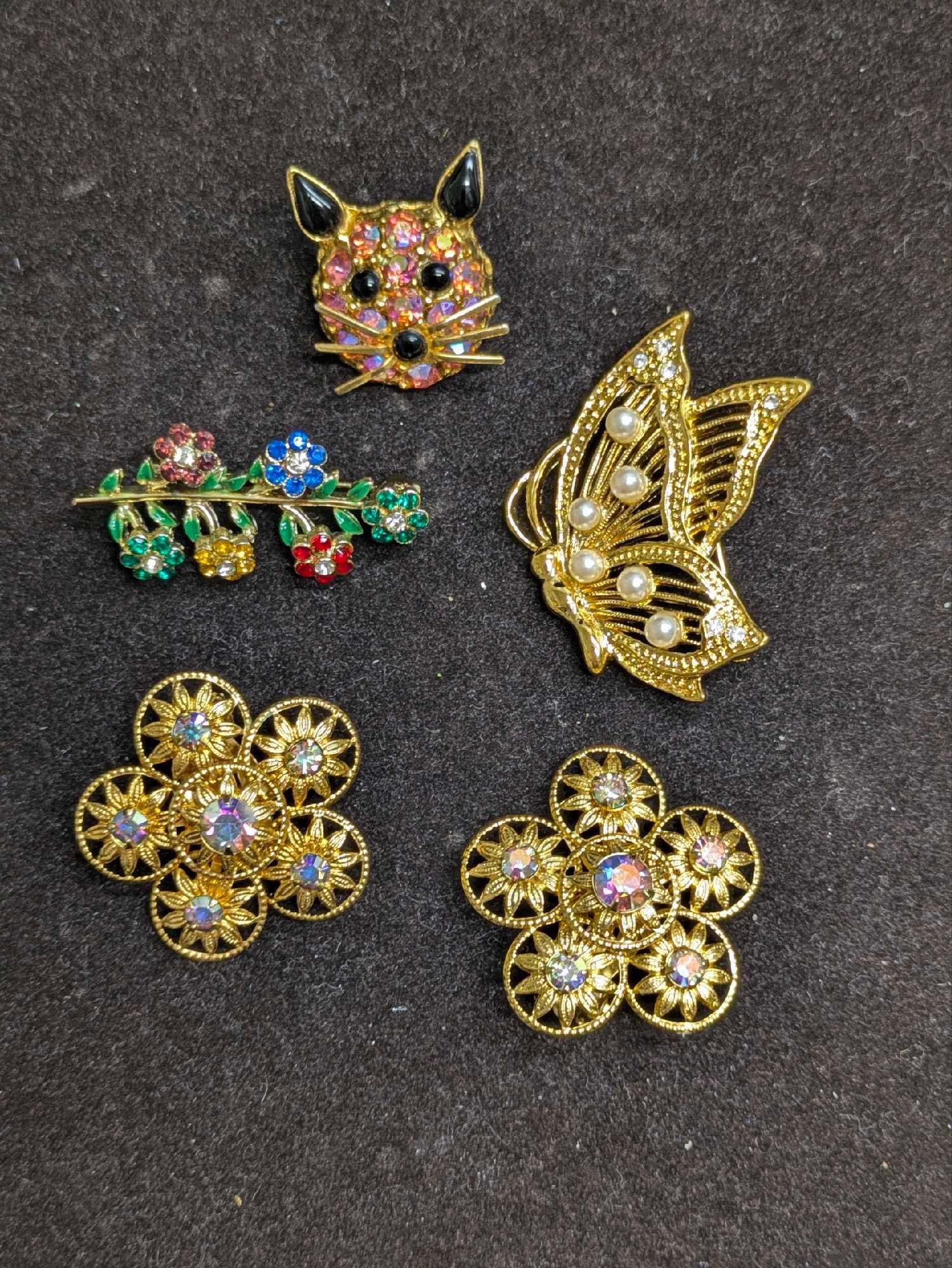 Vintage Unmarked AB Crystal Faux Pearl Rhinestone Clip On Earrings Brooch Pins: Vintage Unmarked AB Crystal Faux Pearl Rhinestone Clip On Earrings Brooch Pins. This lot includes: (1) Unmarked Gold Tone Filigree Faux Pearl Butterfly Brooch. This is approx 1 3/4" x 1 1/4" x