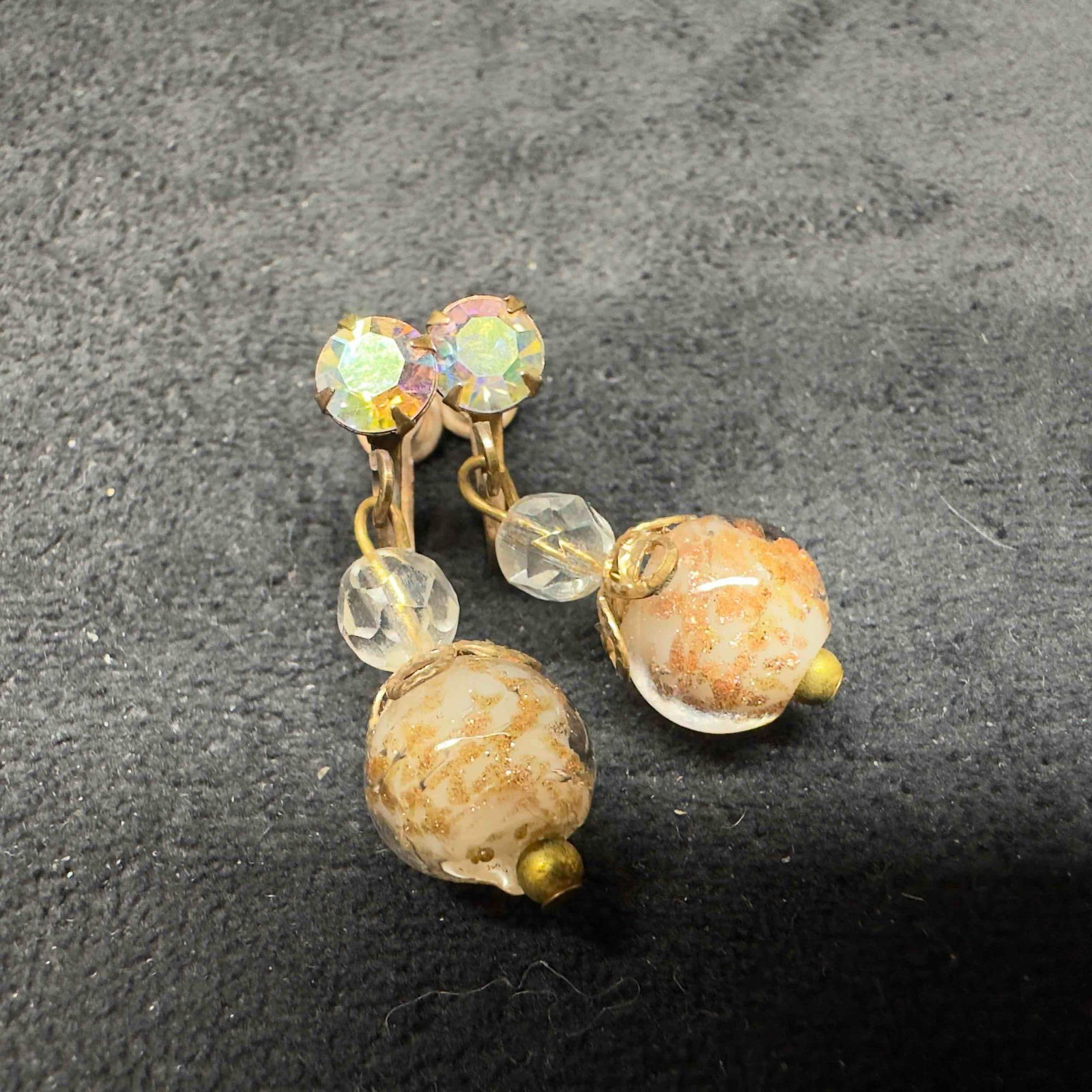Murano Venetian Art Glass Lamp Work Clear White Copper Round Bead Dangle Earrings D44: Murano Venetian Art Glass Lamp Work Clear White Copper Round Bead Dangle Earrings D44. Earrings with clear white colored glass beads with beautiful hand painted designs on each. The earrings feature c
