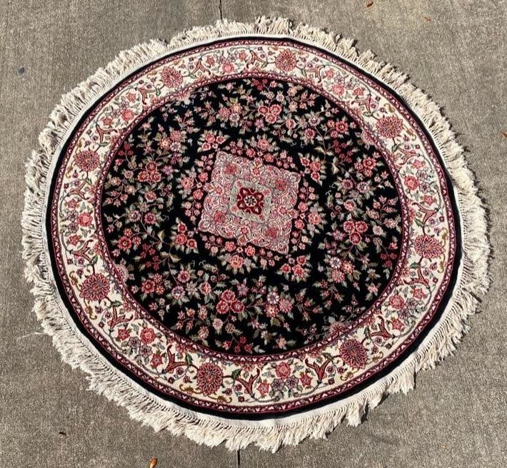 5' Circular Rug: 5' Circular Rug Circular rug 5' in diameter, with fringe around the edges. Features a floral patter. In good condition with no known damage, and only light wear. Approximate size: 60" x 60