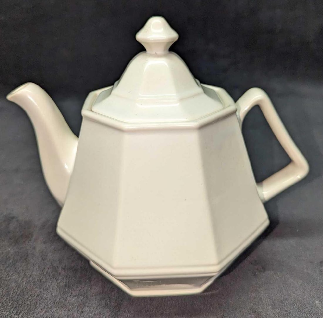 Vintage White Porcelain Teapot: Vintage White Porcelain Teapot. The maker and date of creation are unknown. Is approx 8" x 7" x 7" and it weighs 1.81lb. The teapot has no chips or cracks. 