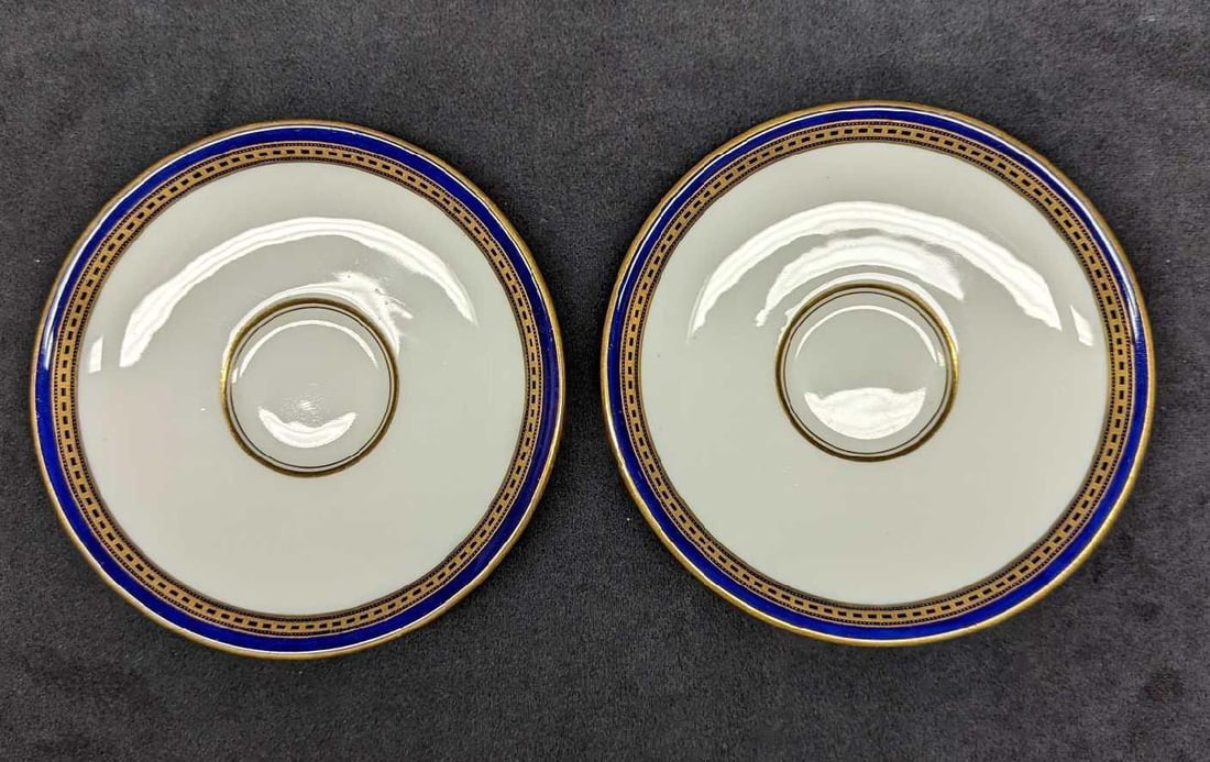 2 Vintage Retired Gold & Cobalt Blue Edge Saucers Royal Doulton: 2 Vintage Retired Gold & Cobalt Blue Edge Saucers Royal Doulton. Each is approx 6 1/8" and together they weigh 0.69lb. The saucers are in good, vintage condition with some wear on the back and light s