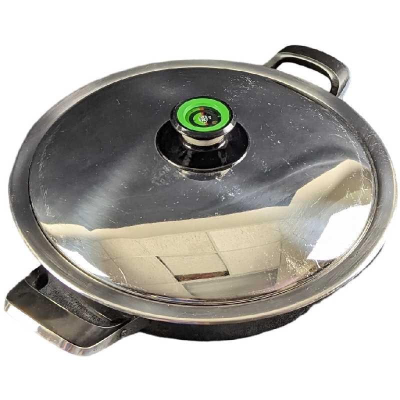 AMC Stainless Steel Roasting Pan With Lid: AMC Stainless Steel Roasting Pan With Lid This is approx 18" x 13 1/2" x 7" and it weighs 7lbs. The pot is in a good, used condition with some scratches and markings. Please see the