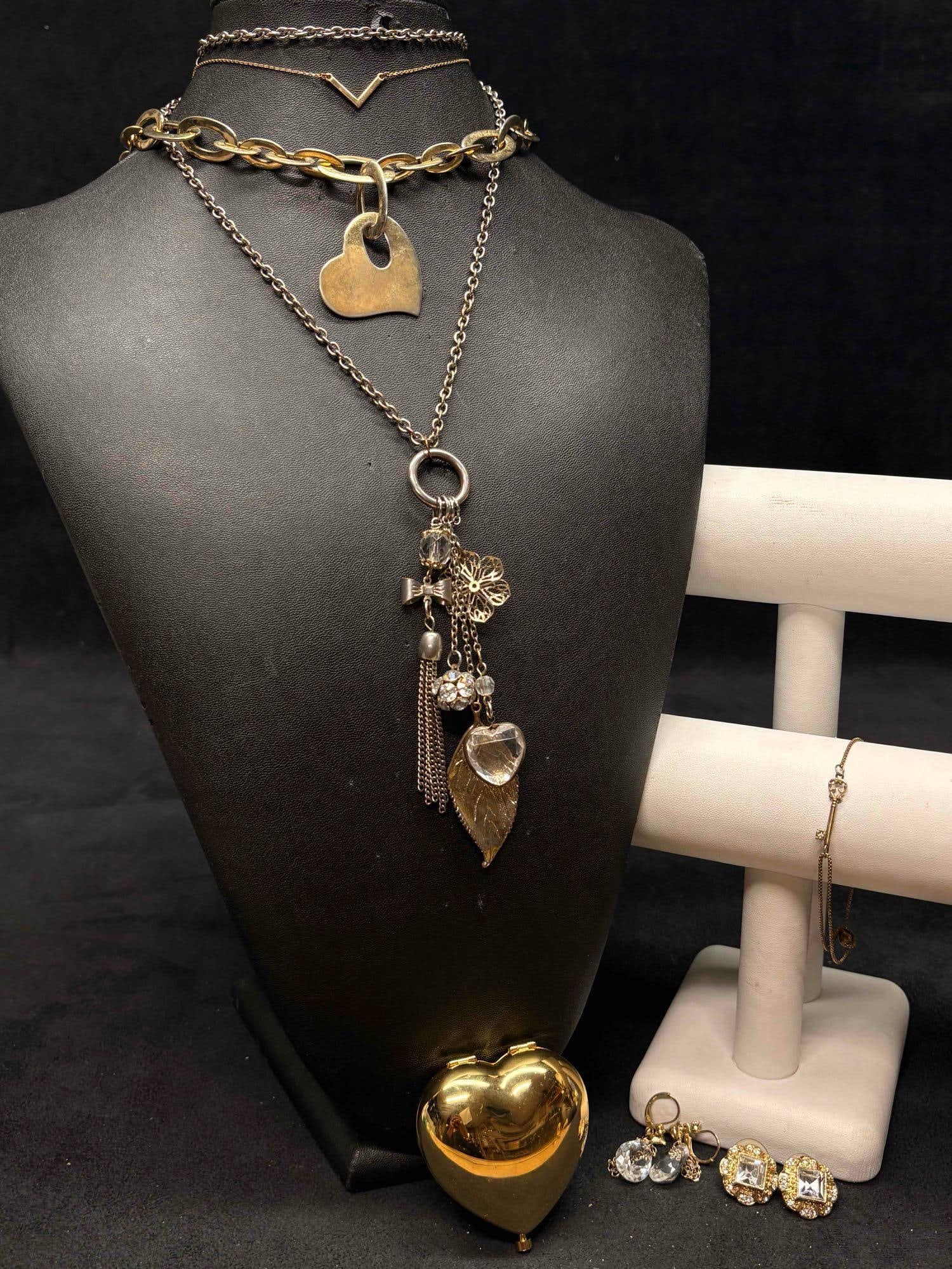 7pc Gold Heart and Heritage Mixed Costume Jewelry Set: This lot contains 7 pieces of costume jewelry, all of which in overall good condition with minor flaws due to age and use. Please refer to the images provided for full context of the lot's