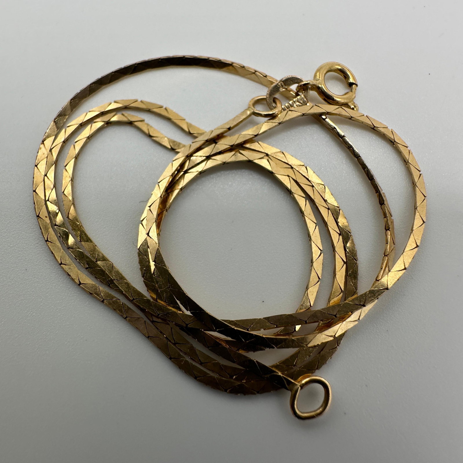 14K Yellow Gold Flat Cobra Link Chain Necklace: This item is in good pre-owned, previously used/displayed condition with noticeable light wear and surface scratches. Please reference all photos for full details. This piece of jewelry has been teste