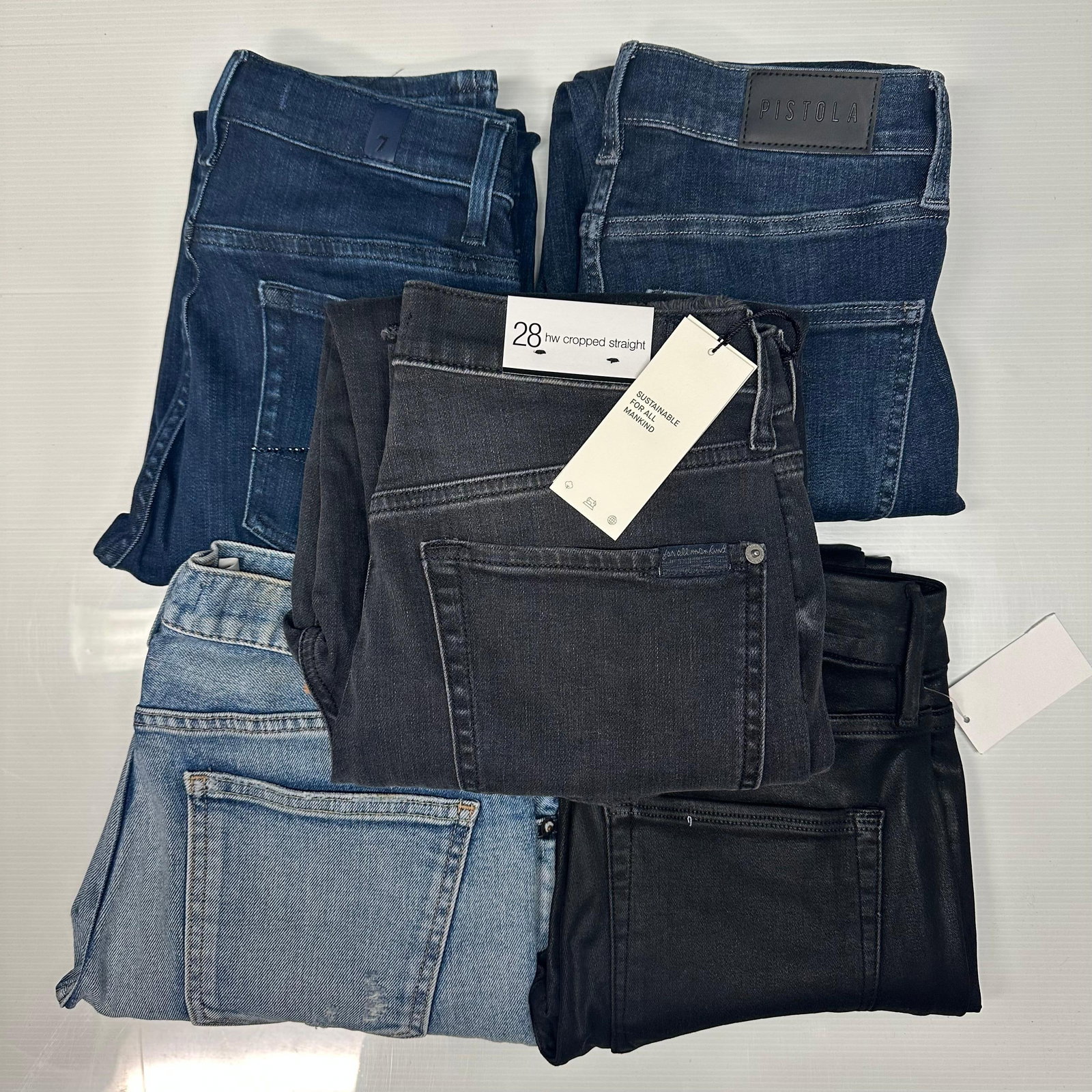 Designer Women’s Denim Jeans Lot Pistola Good American Moussy Vintage and 7 For All Mankind: A group of women’s designer denim jeans, including brands such as Pistola, Good American, Moussy Vintage, and 7 For All Mankind. Styles include classic straight leg, cropped straight, coated den
